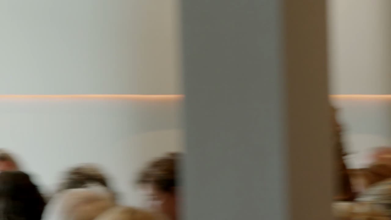 Vermeld jij wel of geen prijzen op je website?


Laat het weten in de comments.

En vermeld je nu (nog) geen prijzen, omdat je:

🤑 𝗻𝗶𝗲𝘁 𝗱𝗲 𝗴𝗼𝗲𝗱𝗸𝗼𝗼𝗽𝘀𝘁𝗲 𝗯𝗲𝗻𝘁?
✅ een Audi RS Q8 is ook duurder dan een Fiat Panda. Jouw prospect is prima in staat om zelf te kiezen welk product of welke dienstverlener bij het budget en wensen past. En vergeet vooral niet om naast dat duurdere tarief vooral jouw toegevoegde waarde te benoemen.

🤑 𝗮𝗹𝘁𝗶𝗷𝗱 𝗺𝗮𝗮𝘁𝘄𝗲𝗿𝗸 𝗹𝗲𝘃𝗲𝗿𝘁?
✅ geef een voorbeeldrekensom van je meest gevraagde product / dienst om in elk geval een indicatie te geven.

🤑 𝘄𝗶𝗹 𝘃𝗼𝗼𝗿𝗸𝗼𝗺𝗲𝗻 𝗱𝗮𝘁 𝗱𝗲 𝗰𝗼𝗻𝗰𝘂𝗿𝗿𝗲𝗻𝘁𝗶𝗲 𝗷𝗲 𝗽𝗿𝗶𝗷𝘇𝗲𝗻 𝗸𝗲𝗻𝘁?
✅ maak je eens wat minder druk om je concurrent en wat drukker om je prospect. En die prospect? Die heeft prijsinformatie nodig om een koopbesluit te nemen.


_______________
Ik spreek, schrijf en train over 🧠 101 beïnvloedingstechnieken voor o.a. ondernemers, marcom- en salesprofessionals. #nicol101