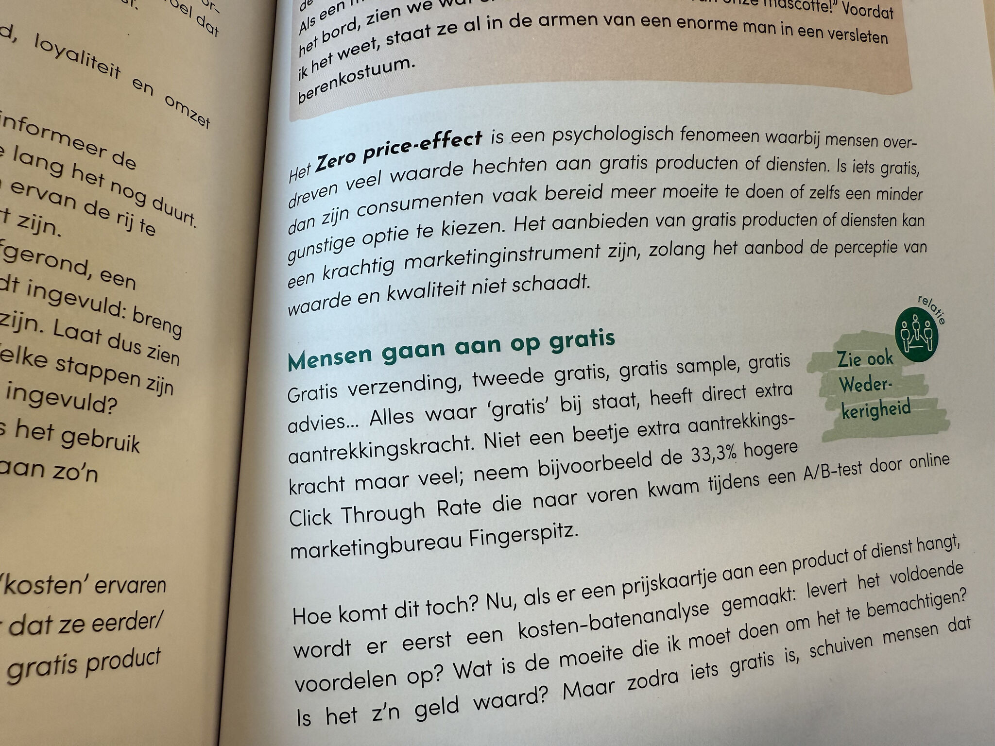 We staan in een nieuw boek! 😀

Niet zomaar een boek, maar de 101 𝘉𝘦𝘪̈𝘯𝘷𝘭𝘰𝘦𝘥𝘪𝘯𝘨𝘴𝘵𝘦𝘤𝘩𝘯𝘪𝘦𝘬𝘦𝘯 van Nicol Tadema.

Vers van de pers en nu al een must-read voor iedereen die met copywriting, marketing of sales te maken heeft.

En ja hoor... op pagina 233 komt Fingerspitz voorbij.

Nicol vertelt in haar boek allerlei psychologische trucs die je klanten nét dat laatste zetje geven om ‘ja’ te zeggen.

Geen gladde verkooppraat. Wél wetenschappelijk onderbouwde beïnvloedingstechnieken die werken als een malle.

Thanks Nicol Tadema, voor de vermelding 🙌 We voelen ons vereerd!

#beïnvloeding #marketingpsychologie  #fingerspitz #nicol101
