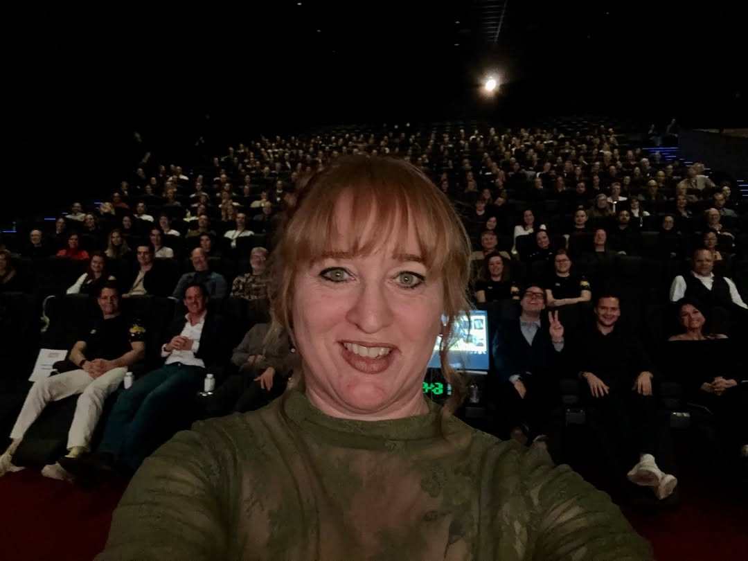 ja De grote finale... Recruitment Inspiration on Steroids in Amsterdam ! 

Vandaag mag ik dit ge-wel-di-ge publiek meenemen in hoe inspiratie werkt in het brein 🧠 . En ⚠️ spoiler alert: ik heb een gastrolletje in de grote Vacaturetekst-wist-je-dat-quiz. 

Maar eerst genieten van inspirerende talks door Arjan Elbers, Dirk Driessen, Floris van Willigen, Niels Tukker, Diana Magielsen, Bodhi Geraci en Martin Koolhoven. Een dansje door Mitch Gielen en lachen tijdens het optreden van gitaarcomedian door Roel C. Verburg. 

Ondertussen nagels bijten want straks wordt ook de winnaar van de Marketing Literatuurprijs 2025 bekend gemaakt door het Platform Innovatie in Marketing (PIM). En 101 beïnvloedingstechnieken is 1 van de 10 genomineerde boeken. Duim je voor mij?

#nicol101 #unicornsamsterdam