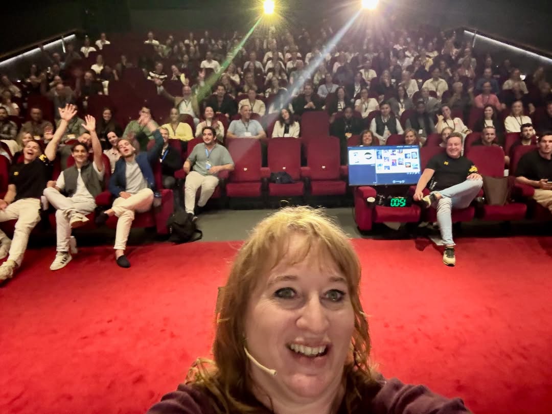 Ja, ik lach maar ondertussen denk ik: “𝘢𝘭𝘴 𝘩𝘦𝘵 𝘮𝘢𝘢𝘳 𝘯𝘪𝘦𝘵 𝘨𝘢𝘢𝘵 𝘳𝘦𝘨𝘦𝘯𝘦𝘯...”. Het dak gaat er namelijk nu al af bij 𝗥𝗲𝗰𝗿𝘂𝗶𝘁𝗺𝗲𝗻𝘁 𝗜𝗻𝘀𝗽𝗶𝗿𝗮𝘁𝗶𝗼𝗻 𝗢𝗻 𝗦𝘁𝗲𝗿𝗼𝗶𝗱𝘀, editie 2 in Utrecht.

En we zijn nog maar net van start!

Ook vandaag weer op het programma: inspirerende sessies van 𝗠𝗮𝗿𝘁𝗶𝗻 𝗞𝗼𝗼𝗹𝗵𝗼𝘃𝗲𝗻, Arjan Elbers , 𝗥𝗼𝗲𝗹 𝗖. 𝗩𝗲𝗿𝗯𝘂𝗿𝗴. En wat denk je van de sprekers van Unique , Getnoticed , 𝗷𝗲𝗹𝗹𝗼𝘄.𝗻𝗹, 𝗖𝗮𝗿𝘃 , 𝗪𝗲𝗿𝗸𝘇𝗼𝗲𝗸𝗲𝗻.𝗻𝗹 en 𝗧𝗵𝗲 𝘁𝗮𝗹𝗲𝗻𝘁𝗽𝗼𝗼𝗹 𝗰𝗼𝗺𝗺𝘂𝗻𝗶𝘁𝘆 ?! 

Na Utrecht nemen een korte break. Om daarna op 9 oktober Breda op z’n kop te zetten. Die editie is trouwens al uitverkocht. Maar voor 6 november in Zwolle én 25 november in Amsterdam? Daar kan je nog (beperkt) tickets voor scoren. 

🌈 Zo trots om hier aan mee te mogen werken 🦄.
 
#unicornsutrecht  #nicol101