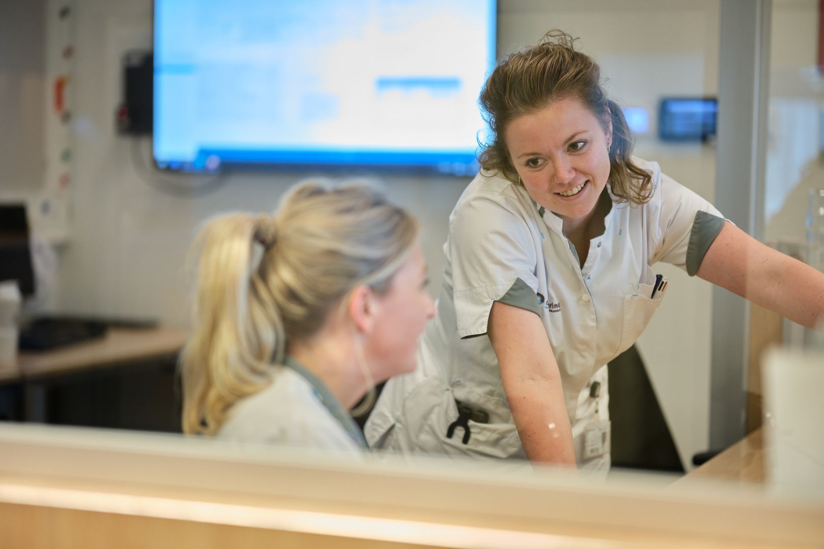 We zoeken per direct een 𝗣𝗵𝘆𝘀𝗶𝗰𝗶𝗮𝗻 𝗔𝘀𝘀𝗶𝘀𝘁𝗮𝗻𝘁 én een 𝗩𝗲𝗿𝗽𝗹𝗲𝗲𝗴𝗸𝘂𝗻𝗱𝗶𝗴 𝗦𝗽𝗲𝗰𝗶𝗮𝗹𝗶𝘀𝘁 die tijdelijk ons topklinisch team komen versterken.
Werken in het Catharina Hart- en Vaatcentrum betekent werken in een vooruitstrevende omgeving waar complexe zorg, samenwerking en menselijkheid samenkomen. Of je nu komt voor verdieping, afwisseling of tijdelijk een cruciale bijdrage wilt leveren — jouw expertise doet ertoe.

📌 Tijdelijke inzet – maximale impact.
📍 Eindhoven
📚 Lees ook de verhalen van collega’s op onze werken bij-site en ontdek wat werken bij het Hart- en Vaatcentrum zo bijzonder maakt.

🔗 𝗦𝗼𝗹𝗹𝗶𝗰𝗶𝘁𝗲𝗲𝗿 𝗱𝗶𝗿𝗲𝗰𝘁 𝗼𝗳 𝘁𝗶𝗽 𝗶𝗲𝗺𝗮𝗻𝗱 𝗶𝗻 𝗷𝗲 𝗻𝗲𝘁𝘄𝗲𝗿𝗸:
𝙋𝘼-𝙫𝙖𝙘𝙖𝙩𝙪𝙧𝙚 | https://lnkd.in/er5vs5UA
𝙑𝙎-𝙫𝙖𝙘𝙖𝙩𝙪𝙧𝙚 | https://lnkd.in/eHw79qTe

📣 Delen = helpen. We zoeken op korte termijn collega’s.

#werkenbijcatharina #catharinaziekenhuis #va #pa
