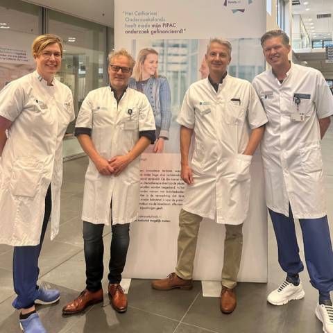 Klimmen tegen Kanker is een initiatief van 4 chirurgen uit het Catharina Hospital Eindhoven. Dagelijks zien zij van dichtbij wat kanker met mensen doet én wat het betekent als we samen het verschil maken.
Johanne Bloemen: 'In mijn vrije tijd stap ik graag op de fiets. Tijdens Klimmen tegen Kanker gebruik ik die passie om geld op te halen voor wetenschappelijk onderzoek, zodat we het perspectief voor patiënten steeds verder kunnen verbeteren. Samen laten we zien dat we letterlijk én figuurlijk bergen kunnen verzetten.'

Wil je meer weten? Kijk dan op onze website: https://lnkd.in/eX6aZcdB

#werkenbijcatharina #catharinaziekenhuis #eindhoven #oncologie