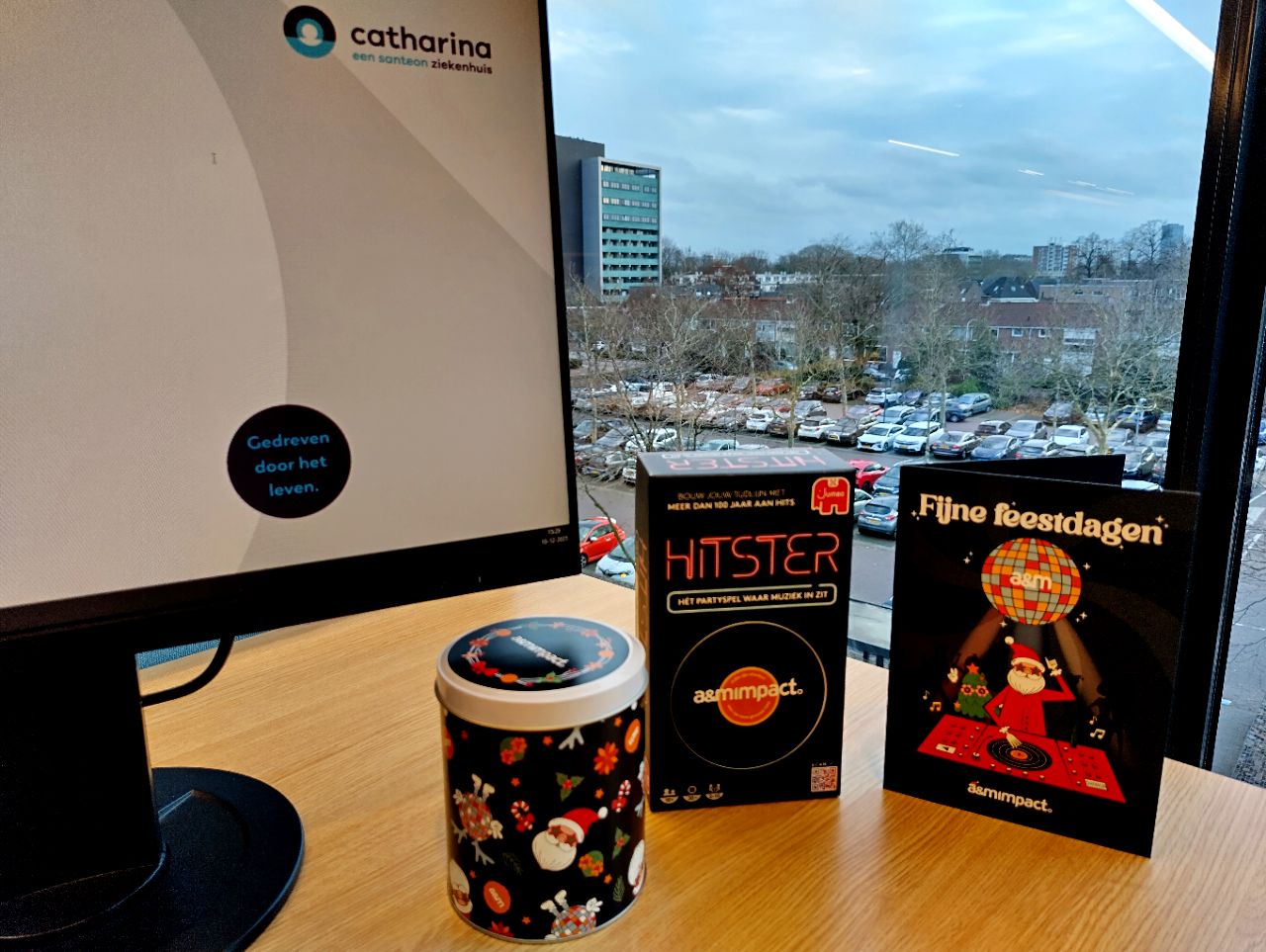 Hartelijk bedankt voor het leuke kerstcadeau, a&m impact. 🎄🎅 De koeken zijn al bijna op. En Hitster neem ik mee naar onze teamdag. Daar word ik vast heel populair van. 🤩 

Gezellige feestdagen allemaal! En vooral: Pieter Lohuis Arjan Vijn Demitry H. Joep Wijnands Armand Celik en Joost Aalbers voor de fijne dagelijkse ondersteuning. ⭐⭐⭐ #werkenbijcatharina