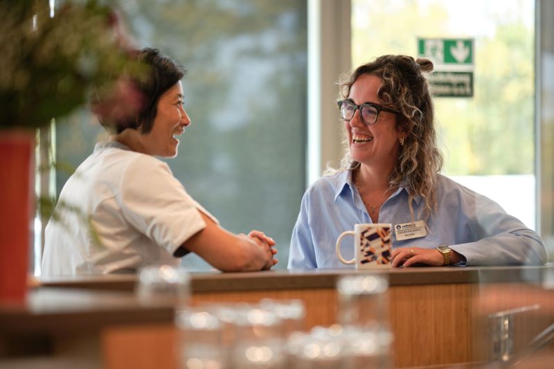 𝗪𝗼𝗿𝗱 𝗼𝗻𝘇𝗲 𝗻𝗶𝗲𝘂𝘄𝗲 𝗿𝗲𝗰𝗿𝘂𝗶𝘁𝗲𝗿!

Ben jij een recruiter met passie voor zorg en zoek je een uitdagende functie in een ziekenhuis? Dan hebben wij de perfecte rol voor jou!

Als recruiter binnen ons ziekenhuis kom je door heel het ziekenhuis en ben jij hét aanspreekpunt voor jouw zorggroep(en). Je werft van artsen tot verpleegkundigen, en van logistieke medewerkers tot physician assistants: jij zorgt voor de juiste recruitmentstrategie!

𝗪𝗮𝘁 𝗴𝗮 𝗷𝗲 𝗱𝗼𝗲𝗻?
• Schrijven van pakkende vacatureteksten 
• Coördineren van het recruitmentproces voor verschillende zorggroepen
• Relaties opbouwen met diverse afdelingen

𝗪𝗮𝘁 𝗯𝗶𝗲𝗱𝗲𝗻 𝘄𝗶𝗷 𝗷𝗼𝘂?
 ✅ 24 uur per week (met je vaste werkdag op vrijdag)
 ✅Salaris tussen € 3.329,00 en € 4.723,00 (op basis van 36 uur)
 ✅Flexibiliteit om deels thuis te werken
 ✅144 vakantie-uren + extra voordelen zoals een eindejaarsuitkering 
 ✅Ruimte voor persoonlijke ontwikkeling en training

Bij ons werk je in een hecht en gezellig team dat van aanpakken houdt. Ben jij klaar voor een nieuwe uitdaging? Solliciteer nu naar deze leuke functie:
https://lnkd.in/eMXW-duN

#werkenbijcatharina #recruiter #zorg #vacature #zorgrecruitment #parttime