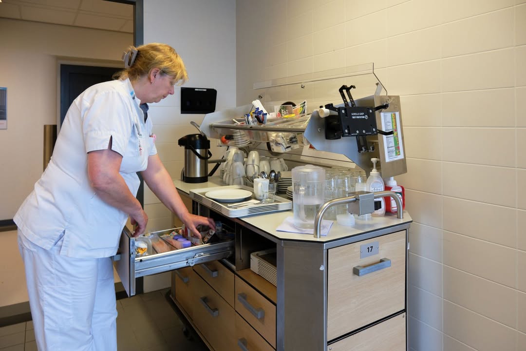 In ons toonaangevende Hartcentrum staan we voor innovatieve en hoogwaardige zorg. In de nieuwe vacature van 𝗧𝗲𝗮𝗺𝗹𝗲𝗶𝗱𝗲𝗿 𝘃𝗼𝗲𝗱𝗶𝗻𝗴𝘀- 𝗲𝗻 𝘇𝗼𝗿𝗴𝗮𝘀𝘀𝗶𝘀𝘁𝗲𝗻𝘁𝗲𝗻 breng jij structuur, stimuleer je samenwerking en zorg je voor een veilige en open werkomgeving.

Je staat dicht bij de praktijk, maakt duidelijke werkafspraken en bewaakt de kwaliteit van zorg. Daarnaast krijg je de kans om deel te nemen aan ons leiderschapsprogramma ‘Leidinggeven met Lef’, zodat jij kunt groeien in jouw rol. Ben jij toegankelijk, verbindend en klaar om deze uitdaging aan te gaan?

 📍 24 uur per week 
 👉 Solliciteer vandaag via de link in bio

#werkenbijcatharina #hartcentrum #vacature #teamleider