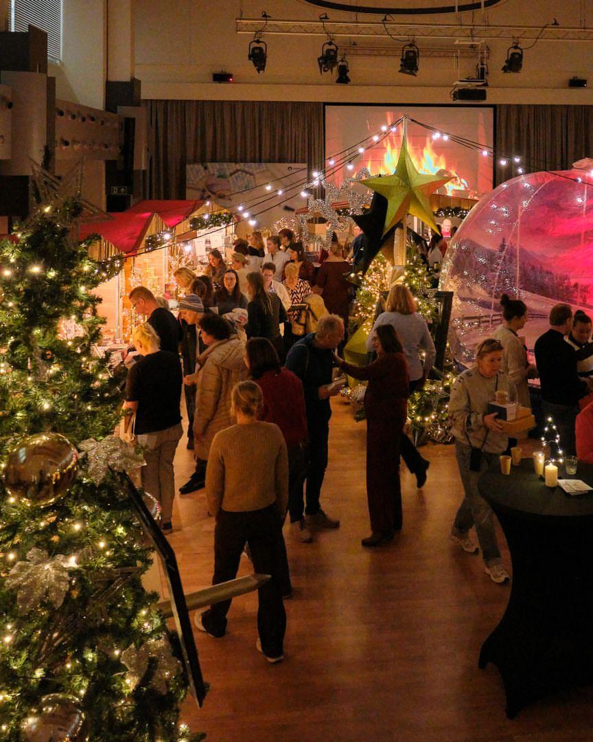 ✨ 𝗞𝗲𝗿𝘀𝘁𝗶𝘃𝗮𝗹 𝗶𝗻 𝗵𝗲𝘁 𝗖𝗮𝘁𝗵𝗮𝗿𝗶𝗻𝗮
𝗭𝗶𝗲𝗸𝗲𝗻𝗵𝘂𝗶𝘀! ✨

Vandaag en morgen staat ons ziekenhuis in het teken van gezelligheid en verbinding tijdens het jaarlijkse Kerstival! 🎄✨

Onze medewerkers genieten van een sfeervolle kerstmarkt vol lekkernijen en leuke kraampjes. Een mooi moment om samen stil te staan bij het afgelopen jaar en vooruit te kijken naar een nieuw jaar vol zorg en samenwerking.

#Kerstival #TeamCatharina #WerkenBijCatharina #Gezelligheid