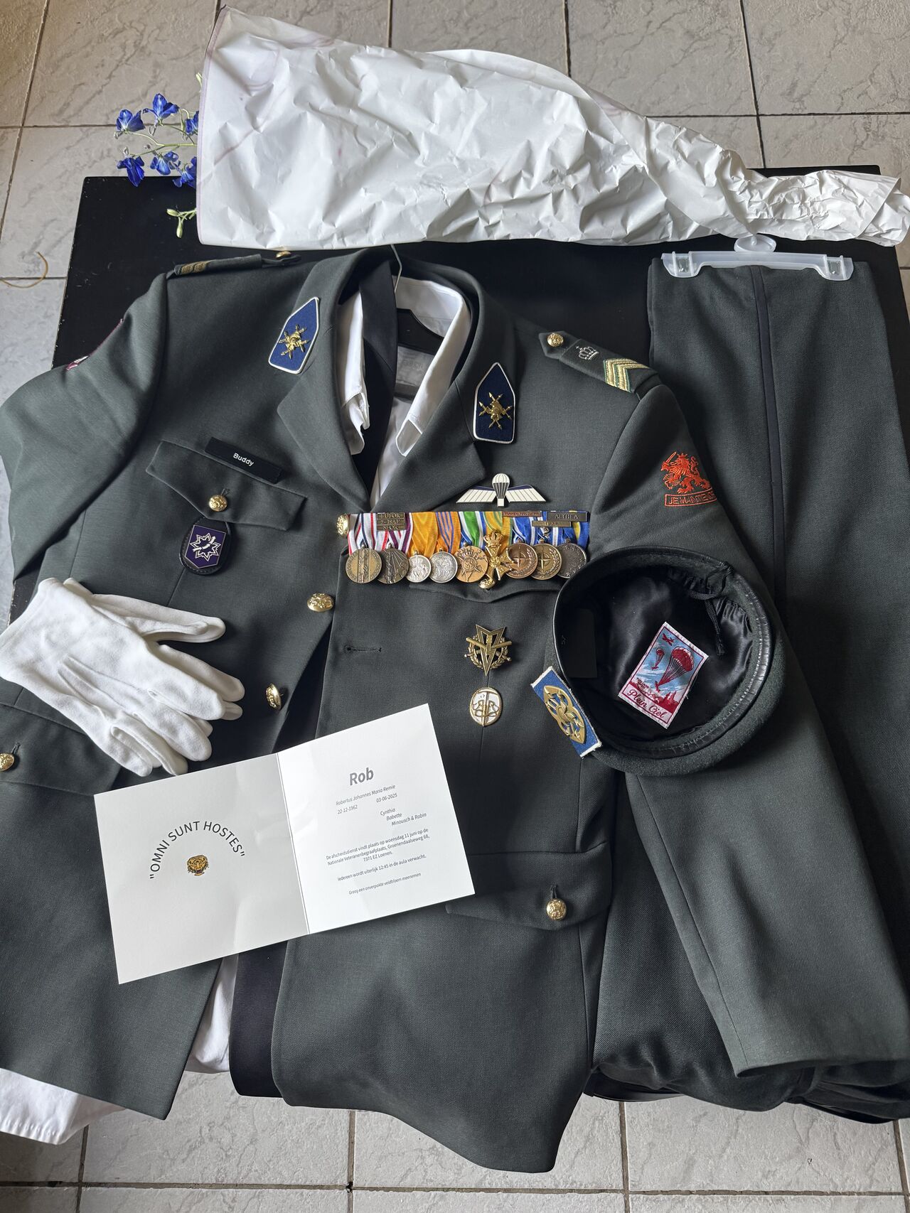 Gereedmaken voor een afscheid…

[Alt-tekst in foto]

#defensie #dosco #clas #dcpl #werkenbijclas #koninklijkelandmacht #landmacht #werkenbijdefensie #buddybijdefensie #buddy #verbindingdienst #verbindelaar #defensieinclusief #diversiteit #inclusie #untilvalhalla