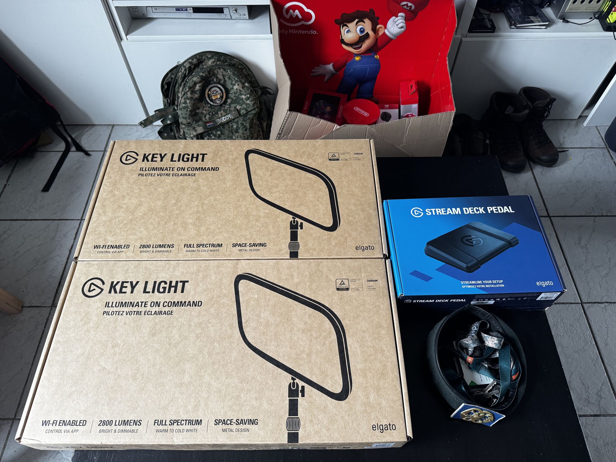 Vanochtend nieuw materiaal ontvangen voor mijn “studio” thuis betreft streamen. Twee maal Elgato Gaming Key Light Illuminate On Command en één maal Elgato Stream Deck Pedal. Stap bij stap tover ik mijn thuis studio in een “professionele” studio. 

Benieuwd naar mijn streams? Volg mij dan op twitch.tv/buddybijdefensie, ik probeer elke dag online te zijn.

[Alt-tekst in foto]

#defensie #dosco #clas #dcpl #werkenbijclas #koninklijkelandmacht #landmacht #werkenbijdefensie #buddybijdefensie #buddy #verbindingdienst #verbindelaar #defensieinclusief #diversiteit #inclusie  #twitch
