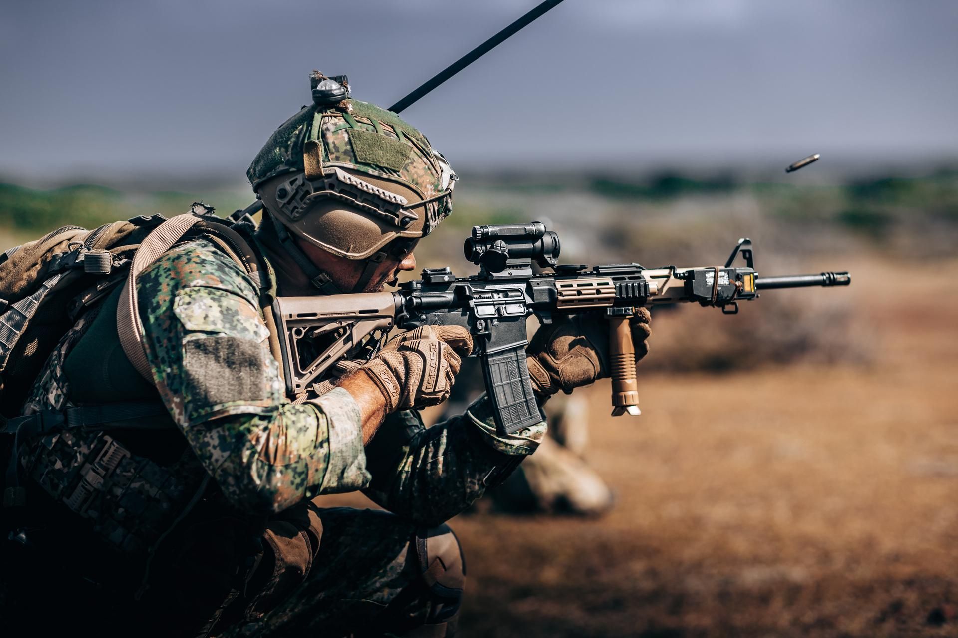 Hoofdtaken. 

Wil je weten wat het Commando Materieel en IT nu eigenlijk als hoofdtaken heeft binnen het Ministerie van Defensie en wat haar grootste uitdagingen zijn? 

Lees dan het interview met onze commandant vice-admiraal Jan Willem Hartman in de Materieelgezien. 

🏎️🚛🛰️🚤⛽️📟📑🧭💶🏢⚖️

#COMMIT #werkenbijdefensie #jehoeftgeenmilitairtezijn