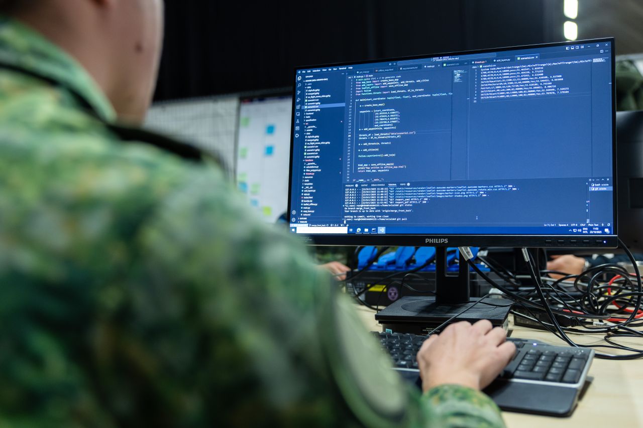 Afgelopen weekend mocht ik samen met de rest van de Data Science Cell deelnemen aan Athena.EXE. Een unieke kans om als burger zo dichtbij de operatie te komen en zo bij te kunnen dragen aan hoofdtaak één van de Luchtmacht.

Ik ben trots op het resultaat dat we met een unieke mix van militairen, burgers, en partners behaald hebben, en wil iedereen bedanken voor diens inzet. Ook wil ik in het bijzonder de ExCon bedanken voor het organiseren van deze unieke oefening!

#fighttonight #fighttomorrow #fighttogether #werkenbijdefensie #werkenbijcapgemini #capgemininl 