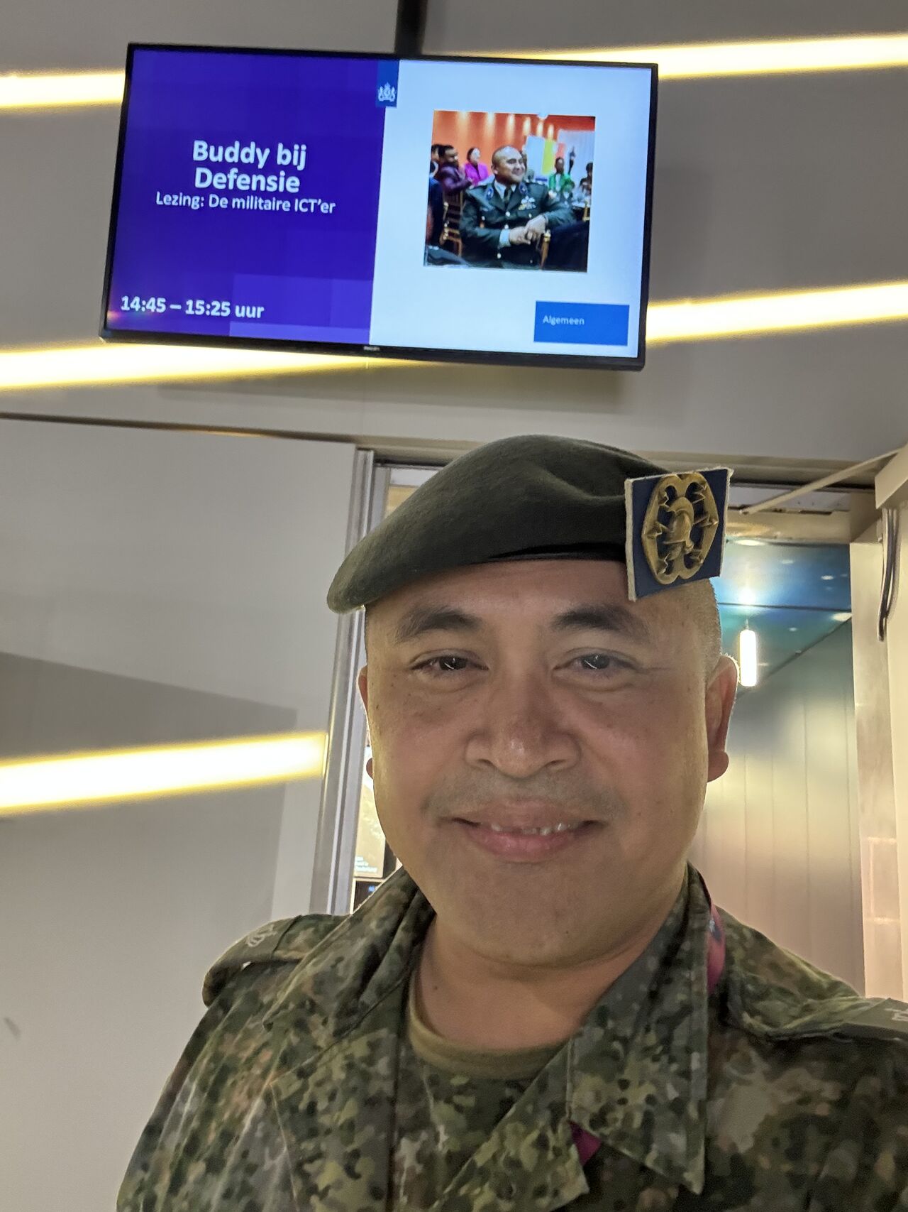 Vandaag te gast op de Open Huis IT&IV Rijksoverheid in de Jaarbeur Utrecht. Ik mag wat vertellen over militaire ICT’er en ik doe een Instagram Stories takeover betreft Instagram account Werken voor Nederland.

[Alt-tekst in foto]

#defensie #dosco #clas #dcpl #werkenbijclas #koninklijkelandmacht #landmacht #werkenbijdefensie #buddybijdefensie #buddy #verbindingdienst #verbindelaar #defensieinclusief #diversiteit #inclusie