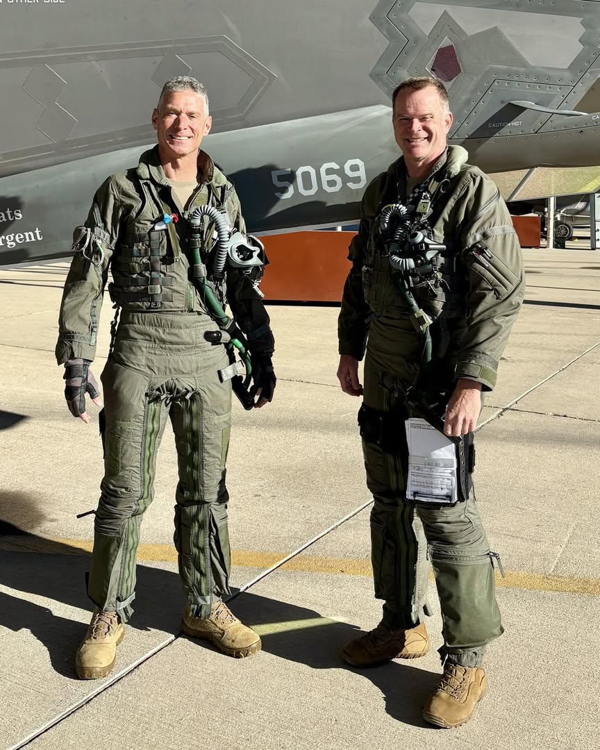More than 25 years ago we flew together for the last time. In Vipers at Moody AFB. Both part of the 69th Fighter Squadron. Today we flew together again. In Panthers at Luke AFB, supporting the 69th Fighter Squadron, training new F-35 pilots.
We got to catch up. Talk about service, commitment, family and our love for this job. Two totally different careers, but very similar passion…
Beware The Werewolves!!!

#military #F35 #koninklijkeluchtmacht #werkenbijdefensie #wijzijndeluchtmacht  #aviation #aviationphotography #defensie #308fs #mijnuitzicht #heroes #freedomisnotfree