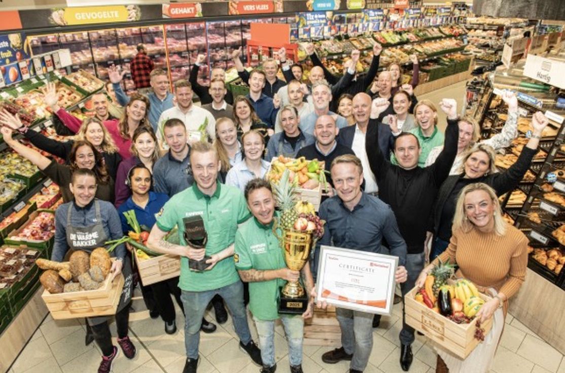 🏅 𝗢𝗼𝗸 𝘄𝗲𝗿𝗸𝗲𝗻 𝗯𝗶𝗷 𝗲𝗲𝗻 𝘁𝗲𝗮𝗺 𝗱𝗮𝘁 𝗸𝗲𝗲𝗿 𝗼𝗽 𝗸𝗲𝗲𝗿 𝗸𝗮𝗺𝗽𝗶𝗼𝗲𝗻 𝘄𝗼𝗿𝗱𝘁? 💙❤️💛




𝟭𝟮𝘅 𝗚𝗼𝘂𝗱? 𝗗𝗮𝘁 𝗱𝗼𝗲𝘁 𝗴𝗲𝗲𝗻 𝗲𝗻𝗸𝗲𝗹𝗲 𝗮𝘁𝗹𝗲𝗲𝘁 𝗼𝗻𝘀 𝗻𝗮! 
Ok, behalve #MichealPhelps dan 🏊‍♂️ 😉 

Bij #teamLidl gaan we niet voor zilver, we gaan samen voor goud 💙❤️💛
Voor de 12e keer zijn we uitgeroepen tot beste in groente & fruit, voor de 2e keer in brood, en dit jaar zelfs voor het eerst in vlees! 💥

En dat hebben wij te danken aan al onze collega’s in de winkels, distributiecentra en op kantoor. Jullie #inzet, #passie en #teamwork maken het verschil, elke dag opnieuw 🙌

🎯 𝙒𝙞𝙡 𝙟𝙞𝙟 𝙤𝙤𝙠 𝙬𝙚𝙧𝙠𝙚𝙣 𝙗𝙞𝙟 𝙚𝙚𝙣 𝙩𝙚𝙖𝙢 𝙙𝙖𝙩 𝙠𝙚𝙚𝙧 𝙤𝙥 𝙠𝙚𝙚𝙧 𝙠𝙖𝙢𝙥𝙞𝙤𝙚𝙣 𝙬𝙤𝙧𝙙𝙩?
Wij zoeken winnaars van #hulpkracht tot #supermarktmanager 🏆 

👉 Solliciteer nu en ga samen met ons voor goud!
https://lnkd.in/e6WbwbPq

#teamlidl #jeverdientt #verskampioen #werkenbijlidl #trots #winnaarsmentaliteit #goud #vacature #werkenbij #sollicitatie #retail