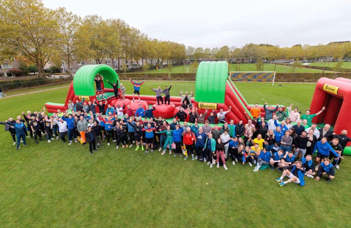 Gisteren was het dan zover!
Onze eerste Lidl Sportspelen in regio Etten-Leur.
Met een hoop energie, beleving en bovenal veel plezier zijn we met elkaar de strijd aangegaan.

Eén groot topteam met diverse prachtige kledingstijlen al zeg ik het zelf 😁

Ik kijk nu al uit naar onze volgende editie. 
In welke vorm? Dat blijft nog even een verrassing, net zoals we onze klant dagelijks blijven verrassen. Waarom? Dat is simpel:
Je verdient ‘t. 🥇🥇🥇

#teamlidl #werkenbijlidl #jeverdientt Lidl Nederland
