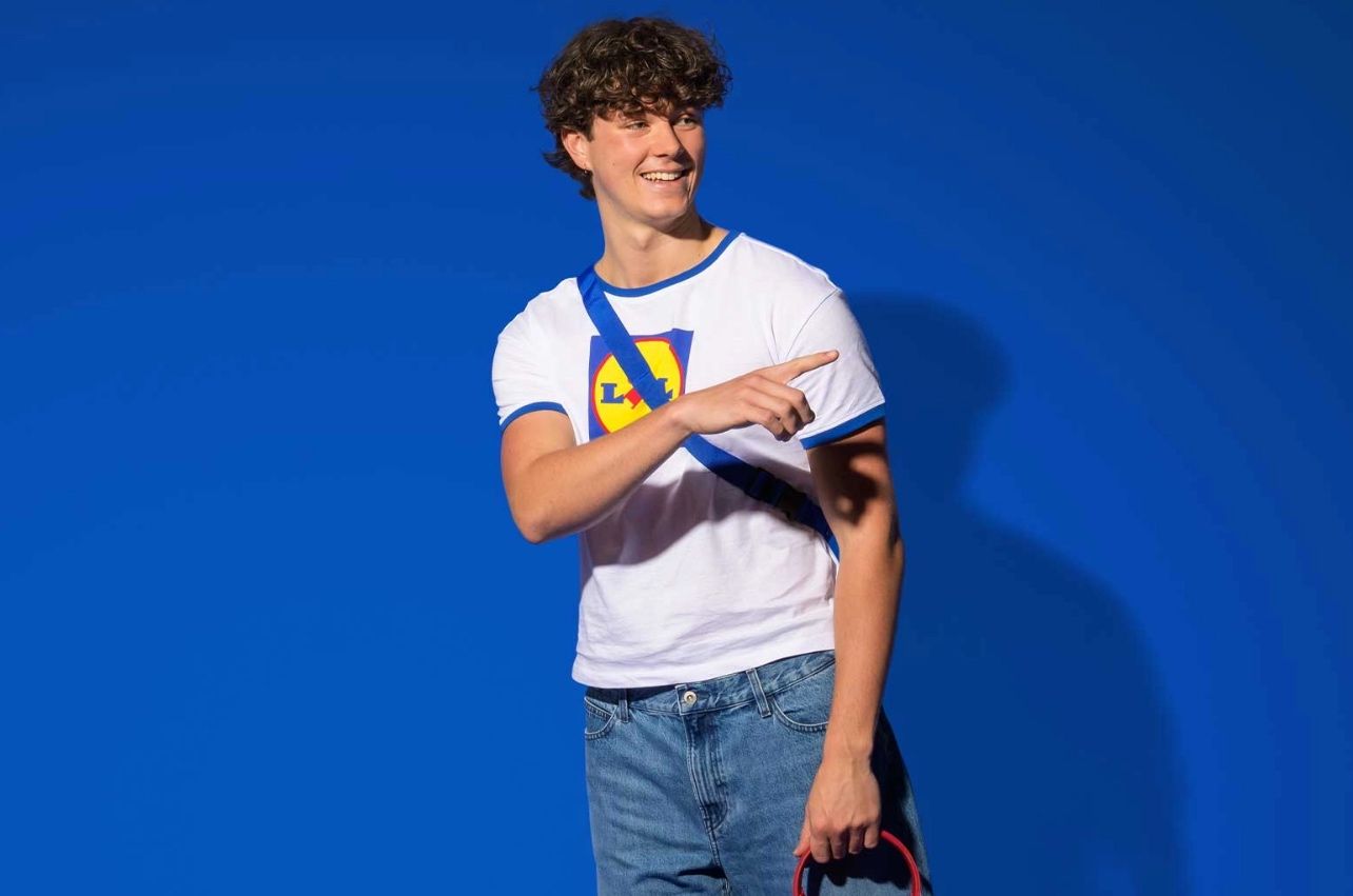 🎓 𝗦𝘁𝘂𝗱𝗲𝗿𝗲𝗻 é𝗻 𝗹𝗲𝗸𝗸𝗲𝗿 𝘃𝗲𝗿𝗱𝗶𝗲𝗻𝗲𝗻? 𝗢𝗳 𝗸𝗹𝗮𝗮𝗿 𝘃𝗼𝗼𝗿 𝗲𝗲𝗻 𝗹𝗲𝗶𝗱𝗶𝗻𝗴𝗴𝗲𝘃𝗲𝗻𝗱𝗲 𝗿𝗼𝗹? 𝗝𝗲 𝘃𝗲𝗿𝗱𝗶𝗲𝗻𝘁 ’𝘁! ❤️💛💙






Bij Lidl Nederland  draait het om meer dan alleen werken. Het gaat om #groeien, #plezier en #kansen pakken. 

Of je nu een #bijbaan zoekt naast je #studie of klaar bent om als (assistent) supermarktmanager het verschil te maken: bij ons zit je goed.

𝗪𝗮𝗮𝗿𝗼𝗺 𝗟𝗶𝗱𝗹?
Een goed salaris (je verdient écht wat je waard bent!)
Flexibele uren die passen bij jouw leven
Doorgroeimogelijkheden via onze Lidl Academy
Een hecht team waarin je vrienden maakt

💡 𝗕𝗶𝗷𝗯𝗮𝗮𝗻 𝗻𝗮𝗮𝘀𝘁 𝗷𝗲 𝘀𝘁𝘂𝗱𝗶𝗲?
Afwisselend werk, toffe collega’s en skills waar je later nog wat aan hebt.

🚀 𝗔𝗺𝗯𝗶𝘁𝗶𝗲 𝘃𝗼𝗼𝗿 𝗹𝗲𝗶𝗱𝗶𝗻𝗴𝗴𝗲𝘃𝗲𝗻?
Start als assistent supermarktmanager en groei door. Jij hebt de drive, wij geven je de tools.

👉 𝗞𝗹𝗶𝗻𝗸𝘁 𝗴𝗼𝗲𝗱 𝘁𝗼𝗰𝗵?
Solliciteer nu en maak het waar. 
Want jij verdient ’t!

🔗 werkenbijlidl.nl

#teamlidl #jeverdienthet #retail #supermarkt #doorgroeien #leidinggeven #werkenbijlidl #Utrecht #Rotterdam #denHaag #Leiden #vacature