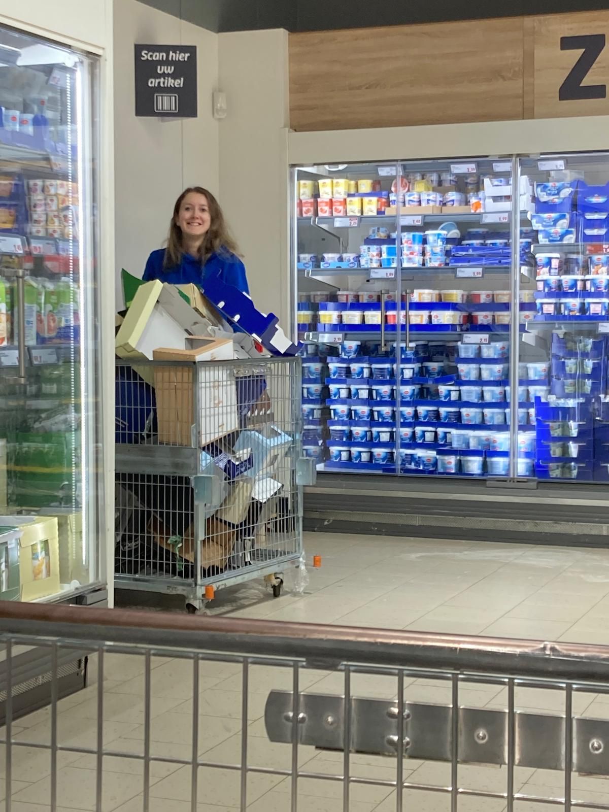 Gisteren even geen recruitment, maar knallen in het filiaal in Harderwijk! 🎄💪

De kerstdrukte is in volle gang en dat betekent: handen uit de mouwen! Vakken vullen, SCO draaien en samen met het team de winkel laten stralen, wat een energie!

Het is mooi om te zien hoe iedereen samenwerkt om klanten een top-ervaring te geven in deze drukke periode. Dit is waar teamspirit écht tot leven komt!

👉 Wil jij ook deel uitmaken van zo’n enthousiast team? Lidl is altijd op zoek naar nieuwe collega’s!

Check onze vacatures via www.werkenbijlidl.nl en ontdek jouw mogelijkheden.

#Teamwork #Retail #Kerstdrukte #SamenSterk #Lidl #WerkenBijLidl