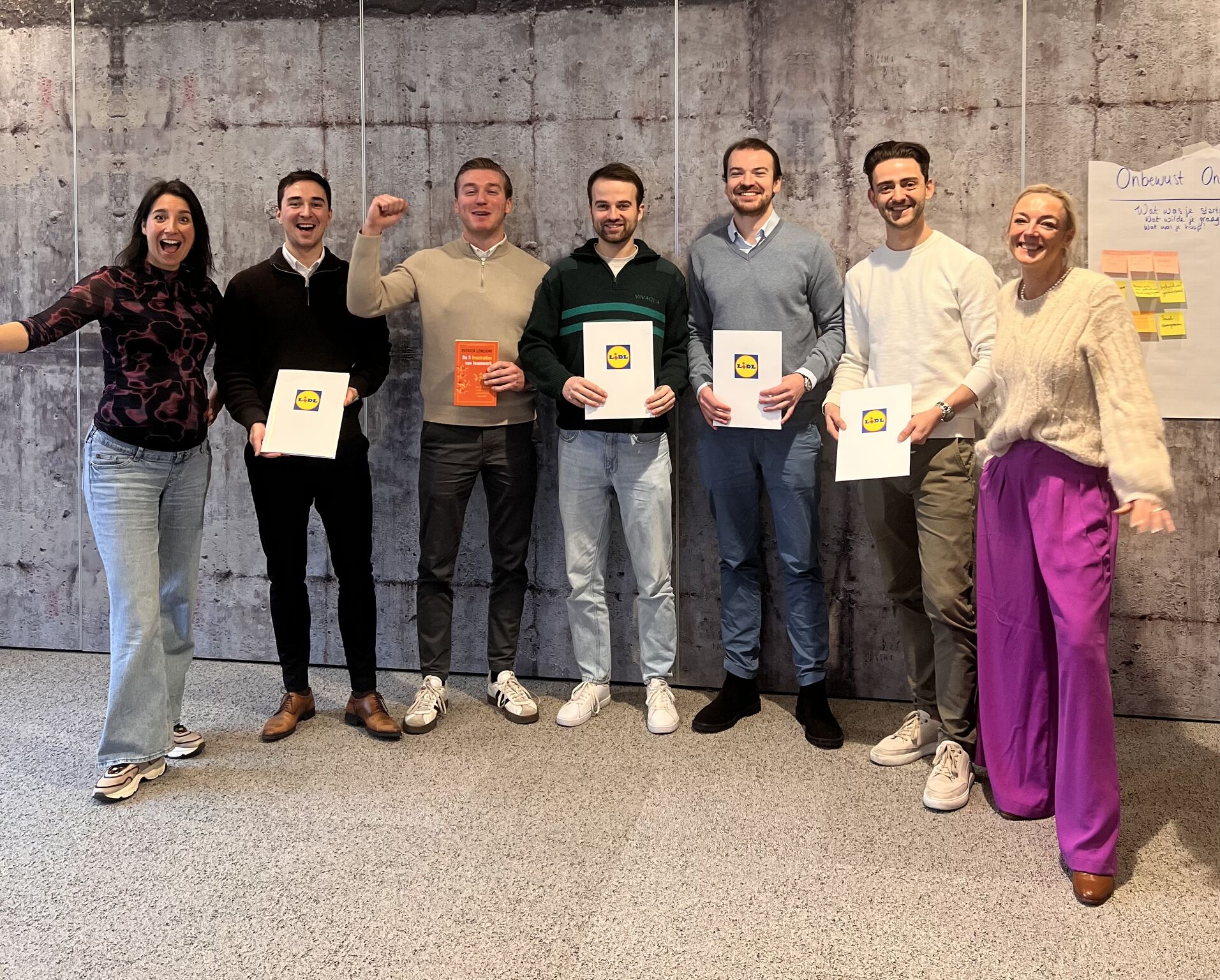 Wat een mooie mijlpaal vandaag tijdens de afsluiting van ons Traineeship.
Een enthousiaste en gedreven groep #trainees heeft hun programma afgerond met inspirerende eindpresentaties. De energie, groei en ambitie die deze groep laat zien, maken me trots en hoopvol voor de toekomst van Lidl Nederland.

Gefeliciteerd Christiaan van Schaik, Mick Jager, Sjoerd Jansen, Dániel Paál en Mikey van Vugt met het afronden van jullie traject! 

Dank aan Maurice Beemsterboer, Larissa Staal, Maikel van Gennip, Tijmen Ursem en Jeroen Trommelen voor jullie begeleiding en betrokkenheid bij de ontwikkeling van onze trainees én jullie aanwezigheid vandaag bij de presentaties. Jullie maken het verschil! 🙌
En natuurlijk een speciaal dankjewel aan trainer Anneloes van der Meer voor de begeleiding. #leiderschap #traineeship #werkenbijlidl #jeverdienthet