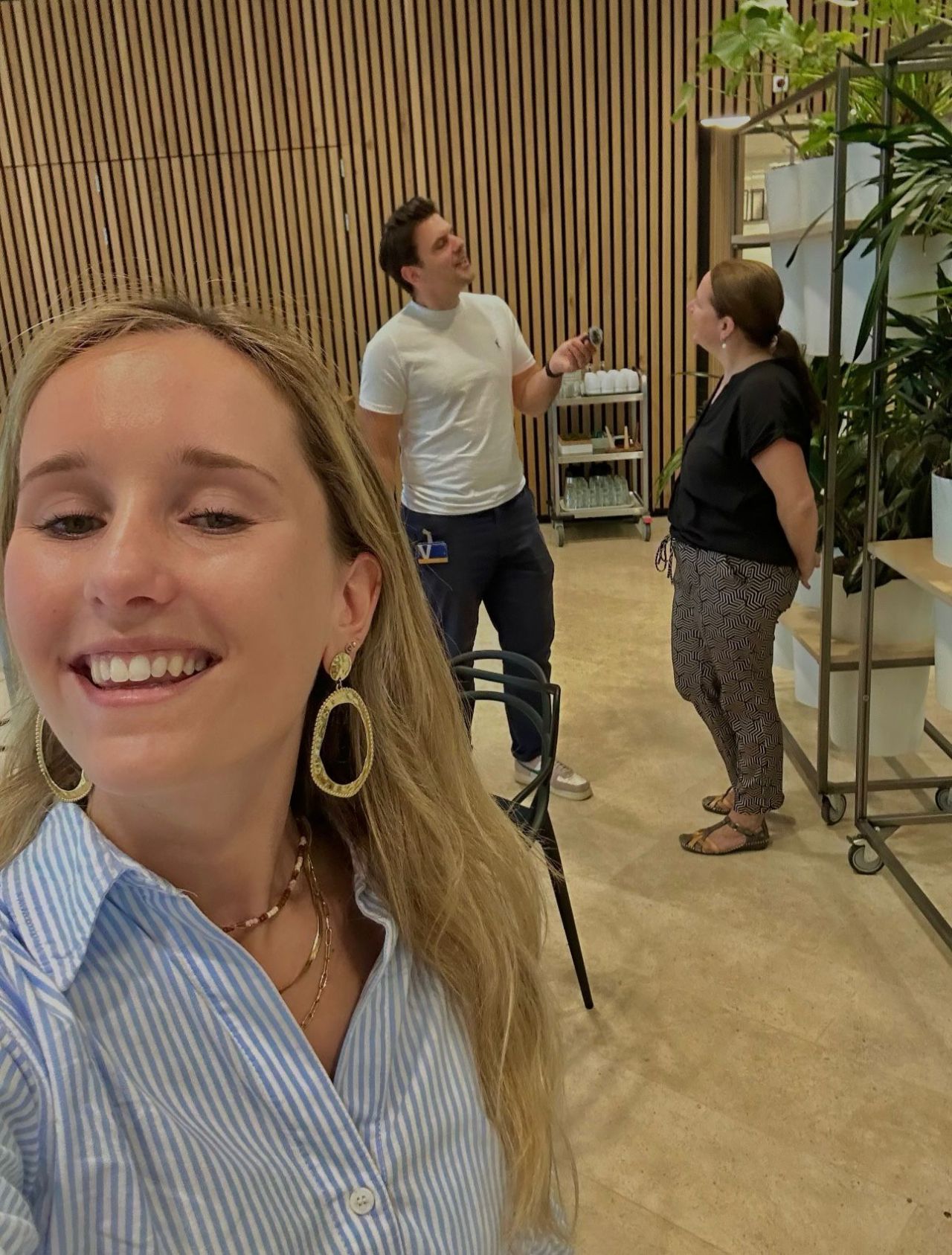 New things | Rabobank Regio Eindhoven Ledenraad x Nutzy | by Purple Squirrel Effect

Ja dit is weer een lange tag maar wel een belangrijke! We gaan aan de slag met videocontent én de vacature voor ledenraadslid op Nutzy. 

Bij de ledenraad telt jouw mening en wordt het belang gezien van de vertegenwoordiging van alle generaties zodat je samen impact maakt en van elkaar leert. En de jonge generaties mogen nog net wat beter vertegenwoordigd worden. 

Hoogste tijd voor een campagne!

Ben je lid van de Rabobank of wil je dat worden én heb je interesse in meebeslissen in jouw ledenraad?https://lnkd.in/eSPZDDXr

Janine Ritzen, dankjewel voor het vertrouwen, we gaan er iets tofs van maken.

Oh, en deze selfie is voor de aankondiging. Gen Z staat centraal in de video's. En ook al voelen we ons nog heel erg Gen Z: we zijn het nie(t).

#nutzy #video #content
