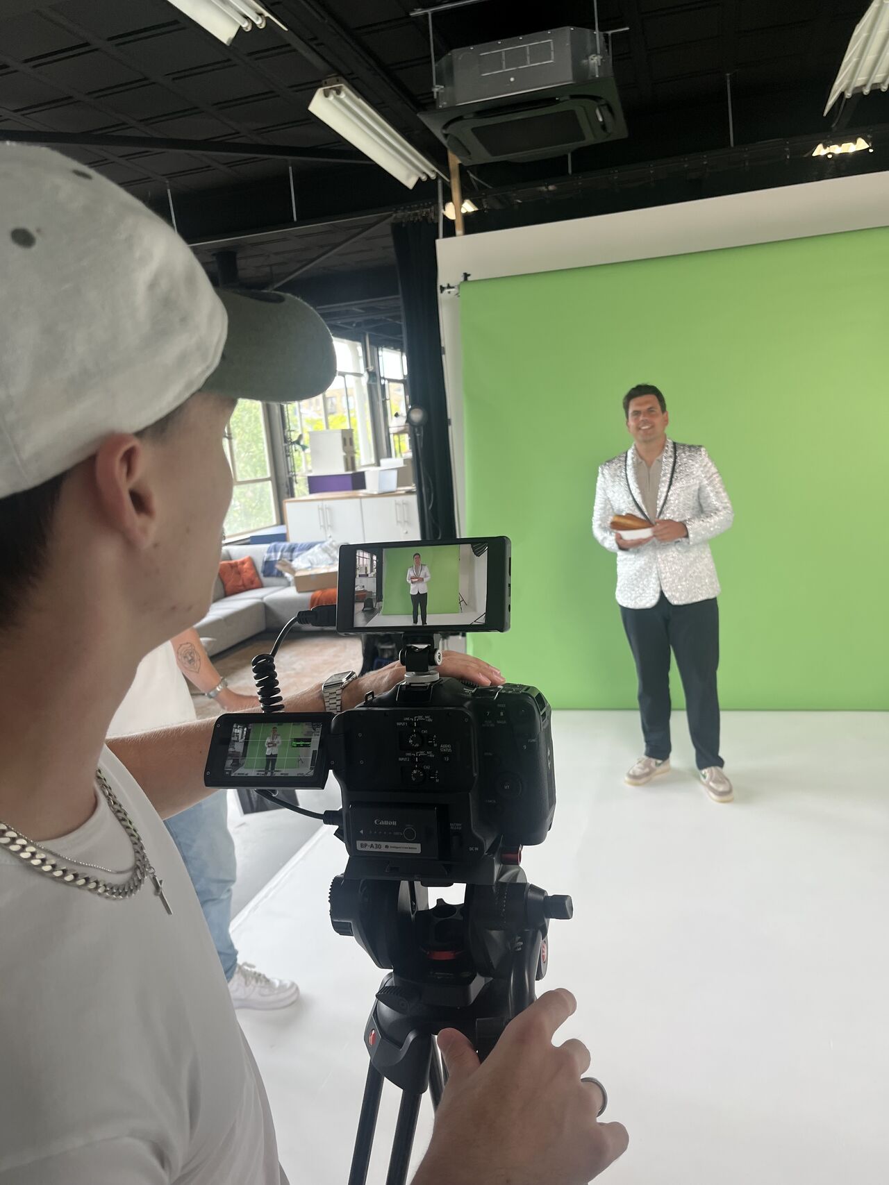 De voorbereidingen zijn in volle gang!

Wat dan?

𝐑𝐞𝐜𝐫𝐮𝐢𝐭𝐦𝐞𝐧𝐭 𝐈𝐧𝐬𝐩𝐢𝐫𝐚𝐭𝐢𝐨𝐧 𝐨𝐧 𝐒𝐭𝐞𝐫𝐨𝐢𝐝𝐬 ❤️

Het 𝐋𝐞𝐮𝐤𝐬𝐭𝐞, 𝐋𝐞𝐞𝐫𝐳𝐚𝐚𝐦𝐬𝐭𝐞 𝐞𝐧 𝐋𝐞𝐤𝐤𝐞𝐫𝐬𝐭𝐞 Recruitment inspiratie event van het jaar (alles behalve een standaard event zeg maar gerust).

𝐇𝐞𝐭 𝐩𝐫𝐨𝐠𝐫𝐚𝐦𝐦𝐚 𝐨𝐧 𝐬𝐭𝐞𝐫𝐨𝐢𝐝𝐬 𝐦𝐞𝐭 𝐨𝐧𝐝𝐞𝐫 𝐚𝐧𝐝𝐞𝐫𝐞:

Filmmaker Martin Koolhoven over storytelling,
Unique CEO Diana Magielsen over de skills rodeo,
Artiest Roel C. Verburg over tekst en humor,
Arjan Elbers mag los over Guerilla recruitment,
Dagvoorzitter Nicol Tadema over hoe werkt inspiratie nu eigenlijk?

En dan hebben we het nog niet gehad over:

Winning with silver medalists van The talentpool community
Power of AI in recruitment van Carv
Freelancers zijn toch geen paperclips van Lars Evers
Ik mag wat roepen over worstenbroodjes namens Nutzy | by Purple Squirrel Effect
Web van de toekomst met Dirk Driessen van Getnoticed
Data liegt niet… toch? Van Werkzoeken.nl

Een middag vol recruitment-inspiratie. Het is leuker, leerzamer, lekkerder en luxer dan ooit.

𝐌𝐚𝐚𝐫 𝐞𝐫 𝐢𝐬 𝐦𝐞𝐞𝐫:

Echt? Ja natuurlijk, het is "𝐑𝐞𝐜𝐫𝐮𝐢𝐭𝐦𝐞𝐧𝐭 𝐈𝐧𝐬𝐩𝐢𝐫𝐚𝐭𝐢𝐨𝐧 𝐎𝐧 𝐒𝐭𝐞𝐫𝐨𝐢𝐝𝐬". Extra verrassingen tijdens de middag, gratis goodiebag met boeken, popcorn, filmvouchers en hele waardevolle waardebonnen...

𝐃𝐚𝐭𝐚:
🏓 04 september Pathé Groningen
🏓 11 september Pathé Utrecht
🏓 09 oktober Pathé Breda
🏓 06 november Pathé Zwolle
🏓 25 november Pathé Amsterdam

𝑻𝒊𝒄𝒌𝒆𝒕𝒔 𝒔𝒍𝒆𝒄𝒉𝒕𝒔 € 𝟗𝟓 (ex btw)!!

Get yours! https://lnkd.in/ei68Ytgr

#nutzy #genz #kennis #recruitment