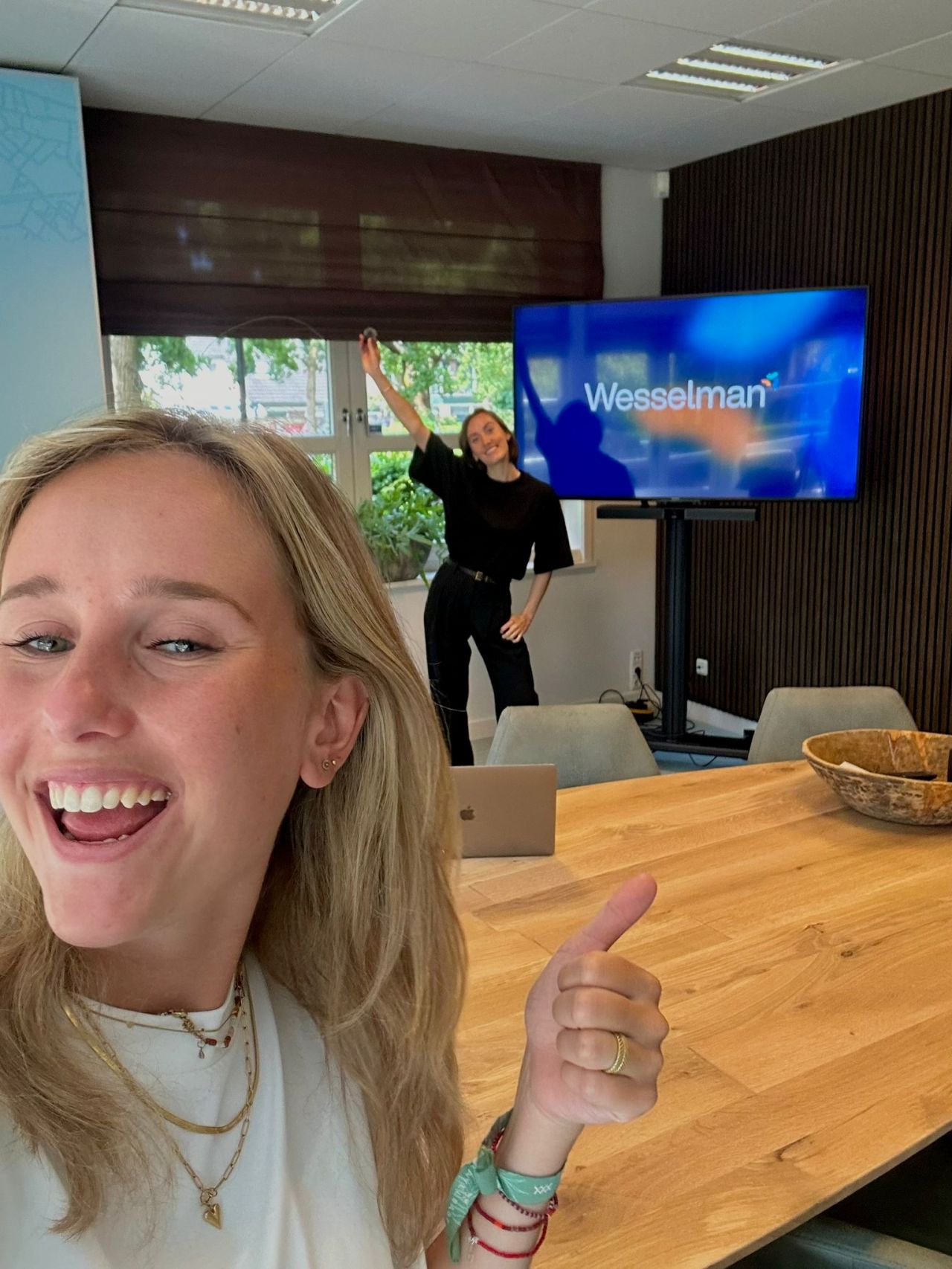 De 2e ronde!

Back at it again bij Wesselman Accountants | Adviseurs met de altijd gezellige Nina van der Schoot!

De eerste ronde video's was zo goed bevallen dat we nu nog een rondje maken over opleidingen, ontwikkelen en busy season. Dit keer maken we content in voxpop vorm met een laagdrempelige vraag en antwoord vorm.

En dit is de way to go: periodiek bezig zijn met content en het verhaal van de organisatie blijven vertellen. 

Binnenkort meer!

#nutzy #shortform #content

Nutzy | by Purple Squirrel Effect