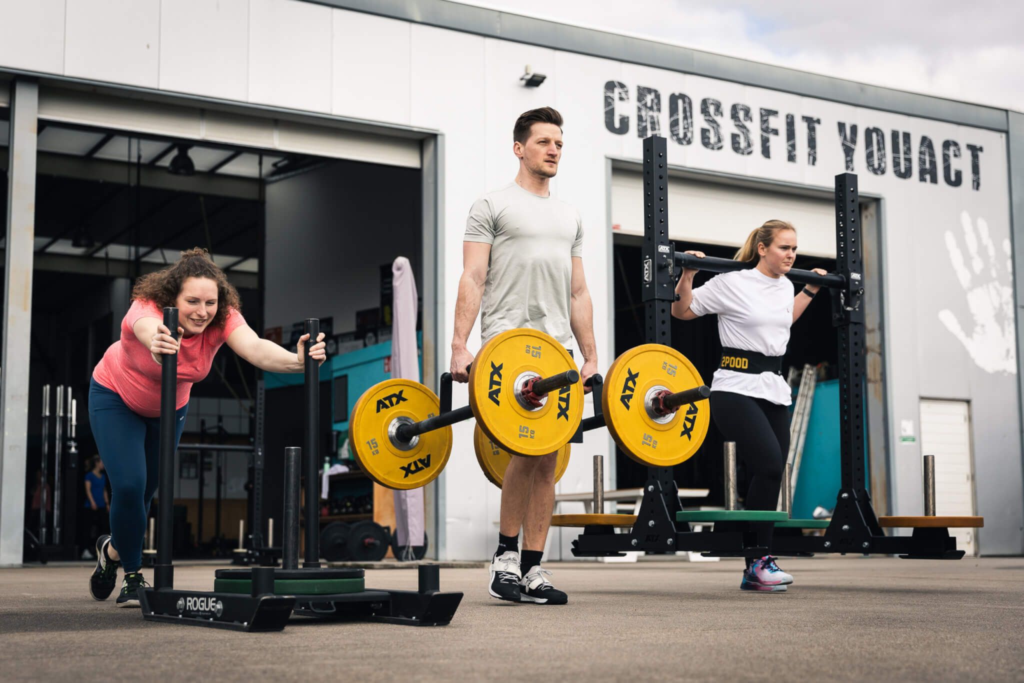 Misschien wel de meest sportieve vacature op ons platform: Junior Crossfit Trainer bij CrossFit YouAct Eindhoven

Zoals collega Yrsa zegt: "YouAct is voor mij de perfecte basis: niet alleen om mezelf als trainer maar ook als atleet te ontwikkelen. Ik wil de mensen in mijn les dan ook meegeven dat het oké is om af en toe uit je comfort zone te stappen"

Zien hoe jouw werk eruit ziet bij YouAct? Check Nutzy!

#nutzy #vibes #Crossfit

Fotocredits: YouAct