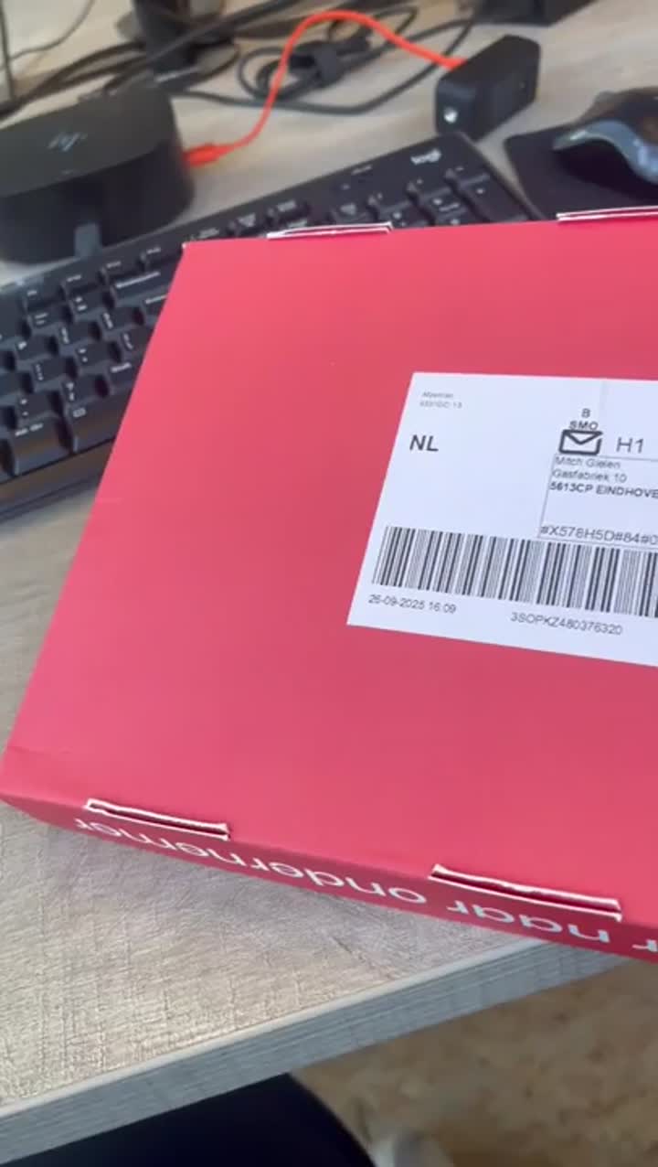 Vrijdag boekendag x Unboxing Partyyyy

Ja er is weer een parel van een boek verschenen in de categorie Recruitment. Ik heb het boek van Wim van den Nobelen ontvangen.

Hieronder al een sneakpreview van de unboxing. Spoiler alert: hier is aandacht aan besteedt. Komende week is het herfstvakantie dus in de avonduurtjes duik ik mooi in dit boek: Van recruiter naar ondernemer.

Dit boek heeft op papier (snap je 'm) alles:
👯 Brabantse auteur
👯 Recruitment
👯 Zelfspot in de vorm van recruitmentdino's
👯 Veranderende markt en hoe daar mee om te gaan

Ik hou jullie op de hoogte!

#nutzy #boekentip #influencerlifestyle