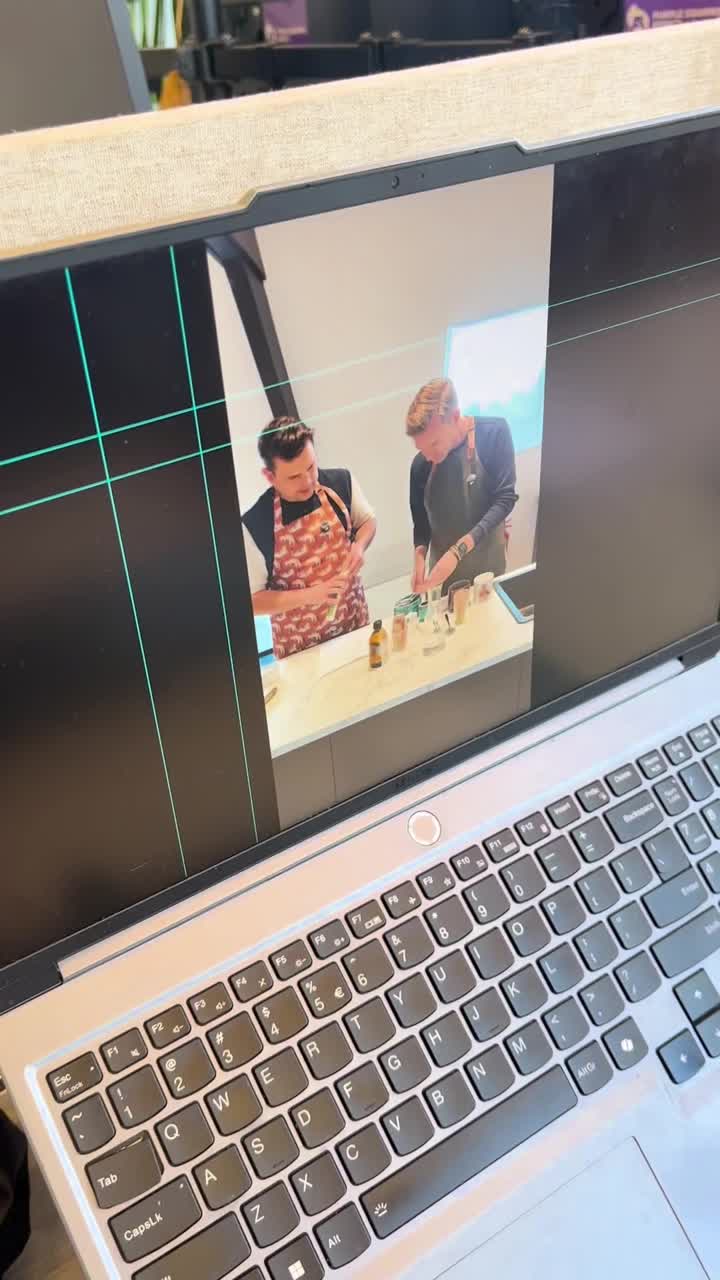 🎶Matchaaaa mettttt.. 🎶

He-le-maal 24Kitchen vibes met deze heerlijke nieuwe aflevering van Matcha Met..

Deze keer met Joris Verhoeven 👨‍🎓🔥

En natuurlijk heb je Arjan Elbers al gezien, die met Kevin van Houten 😃, Sander Valkenberg en Martijn Isager - Smit komen er aan maar het is nu wel heel veel mannelijke matcha energie in de keuken.

Dat moet anders! 

Heb je zin om samen met mij een heerlijke Matcha te maken op locatie, waarbij we alles verzorgen en jij over het prachtige HR vak mag praten: laat het me weten!

#nutzy #matcha #gewoonleukkennisdelen