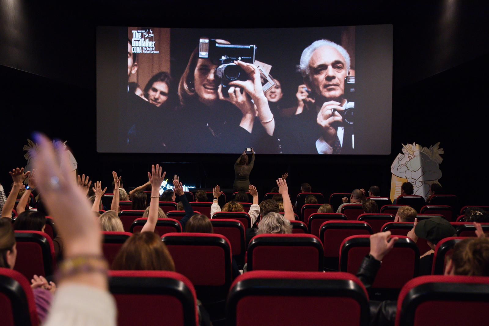 Nog 14 plekken en ook Pathe Zwolle op 6 november aanstaande is (net als de voorstellingen Groningen, Utrecht en Breda) hartstikke uitverkocht !!

"𝐑𝐞𝐜𝐫𝐮𝐢𝐭𝐦𝐞𝐧𝐭 𝐈𝐧𝐬𝐩𝐢𝐫𝐚𝐭𝐢𝐨𝐧 𝐨𝐧 𝐒𝐭𝐞𝐫𝐨𝐢𝐝𝐬"

𝐇𝐞𝐭 𝐩𝐫𝐨𝐠𝐫𝐚𝐦𝐦𝐚:

Dagvoorzitter Nicol Tadema (hoe werkt inspiratie nou eigenlijk)?

Freelancers zijn toch geen paperclips van Lars Evers 
Niet afwijzen, maar doorverwijzen van The Talentpool Community 
Intermezzo van Nutzy | by Purple Squirrel Effect over inspiratie van Gen-Z
AI in recruitment ontketend – van potentie naar impact van Carv
Rijden op de skills rodeo, met Diana Magielsen van Unique
Mini masterclass grapjes en humor van topartiest Roel C. Verburg

Pauze (ja met popcorn)

De kunst van storytelling van Martin Koolhoven filmmaker en regisseur
Even over die tekst van Werkzoeken.nl
Web van de toekomst met Dirk Driessen van Getnoticed 
Guerilla Recruitment van Arjan Elbers 

𝐌𝐚𝐚𝐫 𝐞𝐫 𝐢𝐬 𝐦𝐞𝐞𝐫:

He?! Ja natuurlijk, het is "Recruitment Inspiration On Steroids ❤️ ". Extra verrassingen tijdens de middag, gratis goodiebag met boeken, popcorn, filmvouchers en hele waardevolle waardebonnen...

Dus kom naar Zwolle (de allerlaatste tickets) of Amsterdam! 𝑻𝒊𝒄𝒌𝒆𝒕𝒔 𝒔𝒍𝒆𝒄𝒉𝒕𝒔 € 𝟗𝟓 (ex btw)

𝐃𝐚𝐭𝐚:

💜 Groningen 04 september 𝐮𝐢𝐭𝐯𝐞𝐫𝐤𝐨𝐜𝐡𝐭 ✅ 
💜 Utrecht 11 september 𝐮𝐢𝐭𝐯𝐞𝐫𝐤𝐨𝐜𝐡𝐭 ✅ 
💜 Breda 09 oktober 𝐮𝐢𝐭𝐯𝐞𝐫𝐤𝐨𝐜𝐡𝐭 
💜 Zwolle 06 november tickets verkrijgbaar - 𝐦𝐢𝐧𝐝𝐞𝐫 𝐝𝐚𝐧 15 stuks
💜 Amsterdam 25 november tickets verkrijgbaar 

https://lnkd.in/efswjpnv

Ben er snel bij! Laat je inspireren❤️

#recruitmentunicorns #unicornsgroningen #unicornsutrecht 
#unicornsbreda #unicornszwolle #unicornsamsterdam
