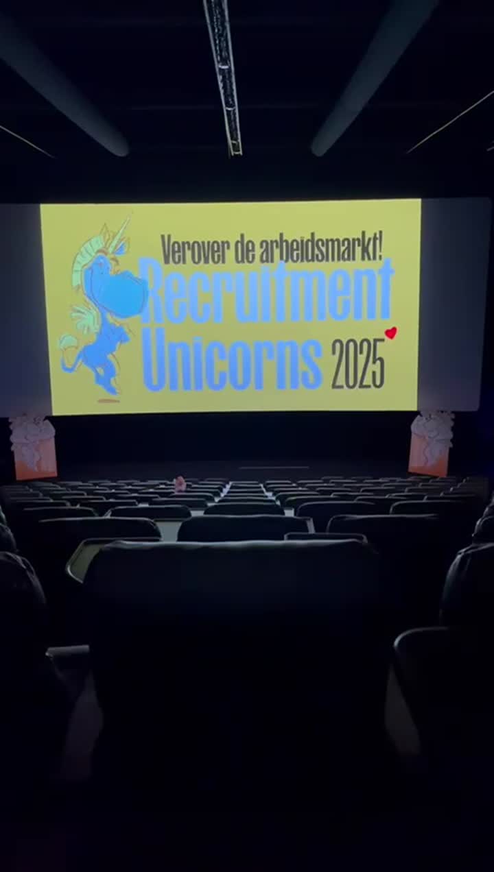 Pathé zaal klaar ✅ Techniek klaar ✅ Sprekers klaar ✅ 

Love it, elke keer opnieuw ❤️ 

𝐃𝐞 𝐠𝐫𝐨𝐭𝐞 𝐟𝐢𝐧𝐚𝐥𝐞 𝐯𝐚𝐧 𝐨𝐧𝐳𝐞 𝐏𝐚𝐭𝐡𝐞́ 𝐍𝐞𝐝𝐞𝐫𝐥𝐚𝐧𝐝 𝐭𝐡𝐞𝐚𝐭𝐞𝐫 𝐭𝐨𝐮𝐫 𝐝𝐢𝐭 𝐣𝐚𝐚𝐫ⵑⵑ

Amsterdam (noord) dinsdag 25 november a.s. (voor 450 gasten)!

"𝐑𝐞𝐜𝐫𝐮𝐢𝐭𝐦𝐞𝐧𝐭 𝐈𝐧𝐬𝐩𝐢𝐫𝐚𝐭𝐢𝐨𝐧 𝐨𝐧 𝐒𝐭𝐞𝐫𝐨𝐢𝐝𝐬"

𝐃𝐚𝐭𝐚:

💜 Groningen 04 september 𝐮𝐢𝐭𝐯𝐞𝐫𝐤𝐨𝐜𝐡𝐭 ✅ 
💜 Utrecht 11 september 𝐮𝐢𝐭𝐯𝐞𝐫𝐤𝐨𝐜𝐡𝐭 ✅ 
💜 Breda 09 oktober 𝐮𝐢𝐭𝐯𝐞𝐫𝐤𝐨𝐜𝐡𝐭 ✅ 
💜 Zwolle 06 november 𝐮𝐢𝐭𝐯𝐞𝐫𝐤𝐨𝐜𝐡𝐭 ✅ 
💜 Amsterdam 25 november laatste tickets verkrijgbaar !!


Met onder andere:

Nicol Tadema. Martin Koolhoven Arjan Elbers Bodhi G. Peter van Spaandonk Dirk Driessen Diana Magielsen Roel C. Verburg Maarten Westerduin Mitch Gielen en Lars Evers
 

𝐌𝐚𝐚𝐫 𝐞𝐫 𝐢𝐬 𝐦𝐞𝐞𝐫:

He?! Ja natuurlijk, het is "Recruitment Inspiration On Steroids". Extra verrassingen tijdens de middag, gratis goodiebag met boeken, popcorn, filmvouchers en hele waardevolle waardebonnen...


Dus kom 25-11 naar Pathé Amsterdam
𝑻𝒊𝒄𝒌𝒆𝒕𝒔 𝒔𝒍𝒆𝒄𝒉𝒕𝒔 € 𝟗𝟓 (ex btw)

https://lnkd.in/efswjpnv

Ben er snel bij! Laat je inspireren❤️

#recruitmentunicorns #unicornsgroningen #unicornsutrecht 
#unicornsbreda #unicornszwolle #unicornsamsterdam