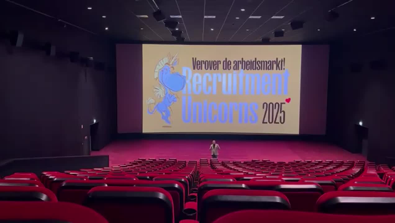 Dit is 'm.... deze zaal en de laatste kans en tickets voor:

𝐃𝐞 𝐠𝐫𝐨𝐭𝐞 𝐟𝐢𝐧𝐚𝐥𝐞 𝐯𝐚𝐧 𝐨𝐧𝐳𝐞 Pathe 𝐭𝐡𝐞𝐚𝐭𝐞𝐫 𝐭𝐨𝐮𝐫 𝐝𝐢𝐭 𝐣𝐚𝐚𝐫ⵑⵑ

Amsterdam (noord) dinsdag 25 november a.s. (voor 450 gasten)!

"𝐑𝐞𝐜𝐫𝐮𝐢𝐭𝐦𝐞𝐧𝐭 𝐈𝐧𝐬𝐩𝐢𝐫𝐚𝐭𝐢𝐨𝐧 𝐨𝐧 𝐒𝐭𝐞𝐫𝐨𝐢𝐝𝐬"

𝐃𝐚𝐭𝐚:

💜 Groningen 04 september 𝐮𝐢𝐭𝐯𝐞𝐫𝐤𝐨𝐜𝐡𝐭 ✅ 
💜 Utrecht 11 september 𝐮𝐢𝐭𝐯𝐞𝐫𝐤𝐨𝐜𝐡𝐭 ✅ 
💜 Breda 09 oktober 𝐮𝐢𝐭𝐯𝐞𝐫𝐤𝐨𝐜𝐡𝐭 ✅ 
💜 Zwolle 06 november 𝐮𝐢𝐭𝐯𝐞𝐫𝐤𝐨𝐜𝐡𝐭 ✅ 
💜 Amsterdam 25 november laatste tickets verkrijgbaar !!


Met onder andere:

Nicol Tadema. Martin Koolhoven Arjan Elbers Bodhi G. Peter van Spaandonk Dirk Driessen Diana Magielsen Roel C. Verburg Maarten Westerduin Mitch Gielen en Lars Evers
 

𝐌𝐚𝐚𝐫 𝐞𝐫 𝐢𝐬 𝐦𝐞𝐞𝐫:

He?! Ja natuurlijk, het is "Recruitment Inspiration On Steroids". Extra verrassingen tijdens de middag, gratis goodiebag met boeken, popcorn, filmvouchers en hele waardevolle waardebonnen...


Dus kom 25-11 naar Pathé Amsterdam
𝑻𝒊𝒄𝒌𝒆𝒕𝒔 𝒔𝒍𝒆𝒄𝒉𝒕𝒔 € 𝟗𝟓 (ex btw)

https://lnkd.in/efswjpnv

Ben er snel bij! Laat je inspireren❤️

#recruitmentunicorns #unicornsgroningen #unicornsutrecht 
#unicornsbreda #unicornszwolle #unicornsamsterdam
