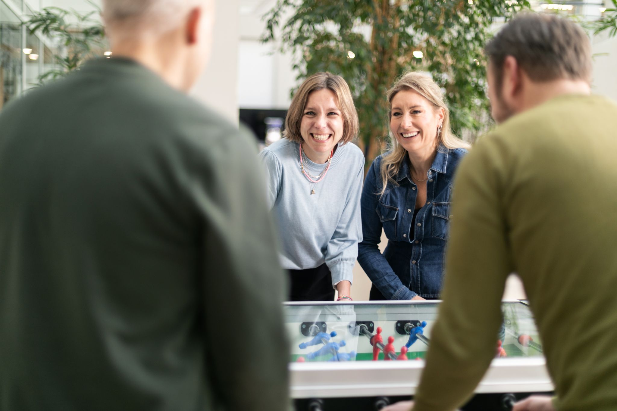 Persoonlijke groei en ontwikkeling 🚀

Als opleidingsinstituut geven we onze medewerkers natuurlijk alle ruimte om zich professioneel te ontwikkelen. Daarom hebben we de SSR School opgezet, speciaal voor onze eigen medewerkers. We stimuleren opleidings- en ontwikkelactiviteiten, variërend van opleidingen en trainingen tot masterclasses en webinars.

Bovendien geven we je als medewerker verantwoordelijkheid en vrijheid bij het invullen van je werkzaamheden. Zo hopen we dat medewerkers hun opgedane kennis en vaardigheden kunnen inzetten in hun functie en dat ze met een goedgevulde rugzak klaarstaan voor een eventuele volgende stap binnen of buiten onze organisatie.

Ontdek de dynamiek van werken bij SSR, waar uitdaging en variatie centraal staan. Doe je mee? 

Bekijk onze vacatures: https://lnkd.in/dT8FKQje 

#WerkenbijSSR
