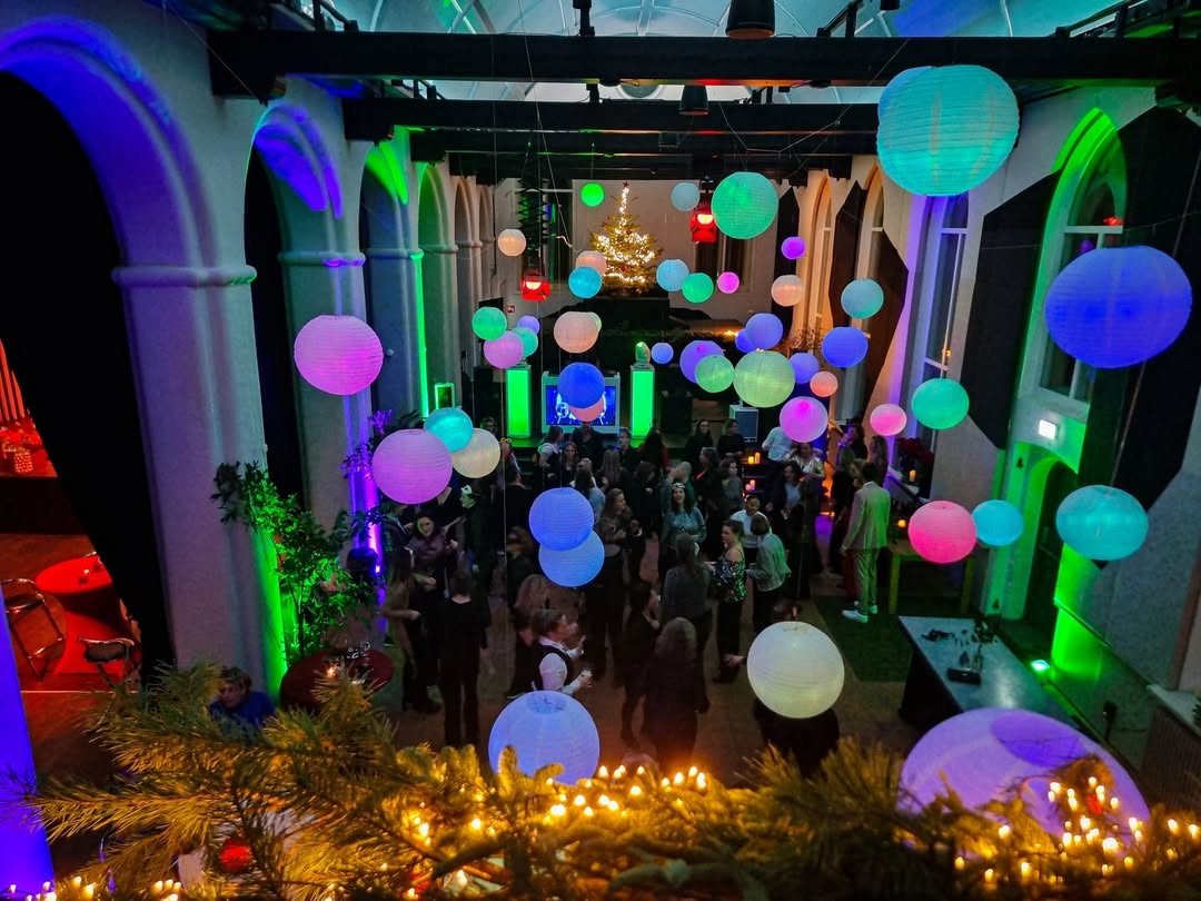 Gisteravond was het tijd voor het jaarlijkse SSR eindejaarsfeest! 🎉🥂 Dankzij de geweldige organisatie van Just4U was alles tot in de puntjes geregeld: we hebben genoten van heerlijk eten en de voetjes gingen volop van de vloer! 🔥💃🕺 #WerkenbijSSR