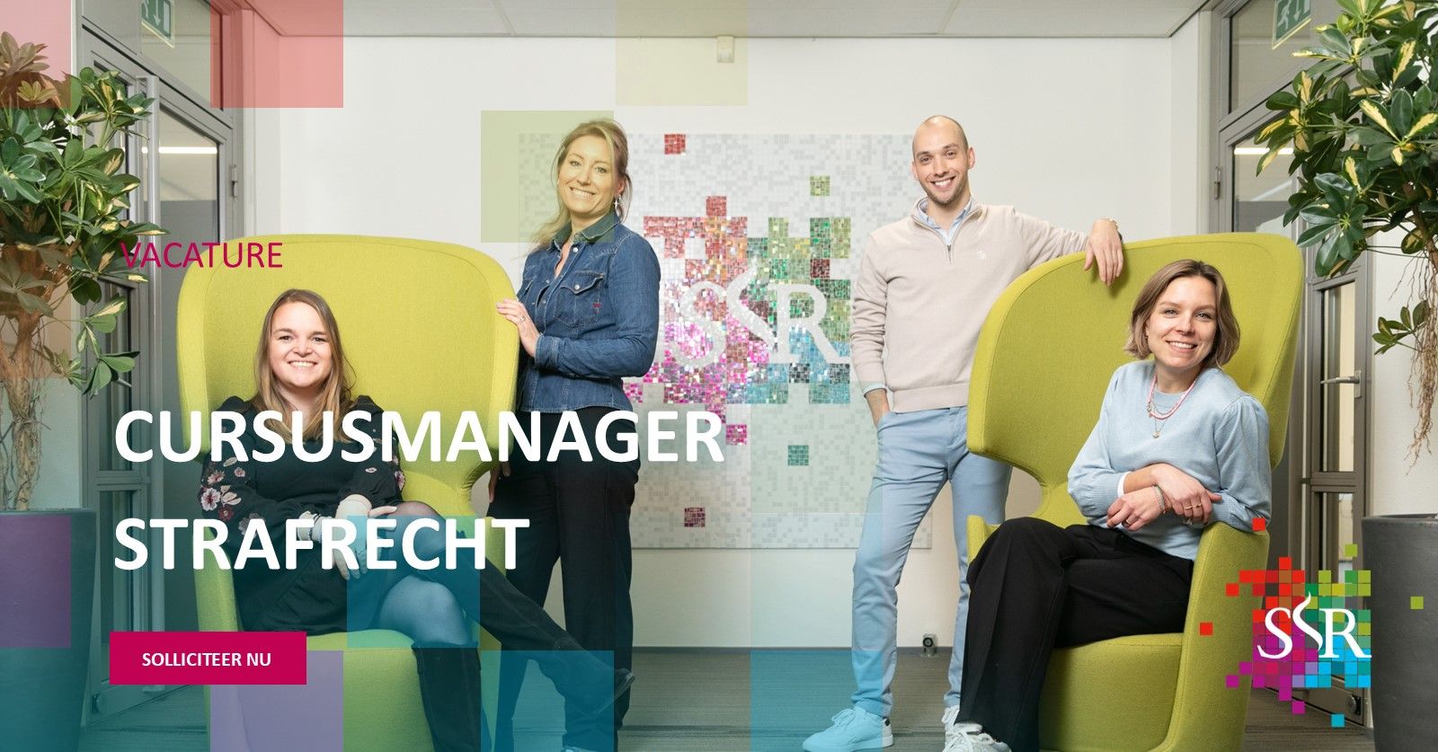 SSR zoekt een cursusmanager strafrecht

Ben jij iemand die de brug slaat tussen actuele juridische kennis en onderwijskunde? Dan ben jij degene die we zoeken! Wil je meewerken aan de ontwikkeling van het leeraanbod binnen het strafrecht voor de Rechtspraak en het Openbaar Ministerie? Dan is dit jouw vacature.

In deze uitdagende functie organiseer jij een inspirerend en innovatief leeraanbod voor de permanente educatie van medewerkers van de rechterlijke organisatie die werkzaam zijn in het strafrecht en voor de initiële opleidingen voor de Rechtspraak en het Openbaar Ministerie.

Een greep uit je werkzaamheden:
- Je bent verantwoordelijk voor leeraanbod dat een aantal deelgebieden van het strafrecht beslaat. Je evalueert dit met docenten en collega’s en past het aan waar dat nodig is.
- Je levert een bijdrage aan de ontwikkeling van nieuw leeraanbod. Je maakt daarbij gebruik van passende leervormen (online, blended en op locatie).
- Intern werk je samen met de lector, de (senior) cursusmanagers, de assistenten opleidingen en de teamleider. Extern werk je samen met docenten en andere experts uit het werkveld. Het bouwen en onderhouden van een gedegen netwerk is daarom een van jouw uitdagingen als cursusmanager.
- Je houdt ontwikkelingen in het vakgebied bij en weet de vertaalslag te maken naar het leeraanbod.
- Naast het organiseren en monitoren van het leeraanbod draag jij zorg voor de juiste vastlegging van dit aanbod in het centrale administratiesysteem (Enterprise) van SSR ten behoeve van de ondersteunende processen en de website.

Meer informatie vind je hier: https://lnkd.in/eqH_RT9A

#WerkenbijSSR
#SSR