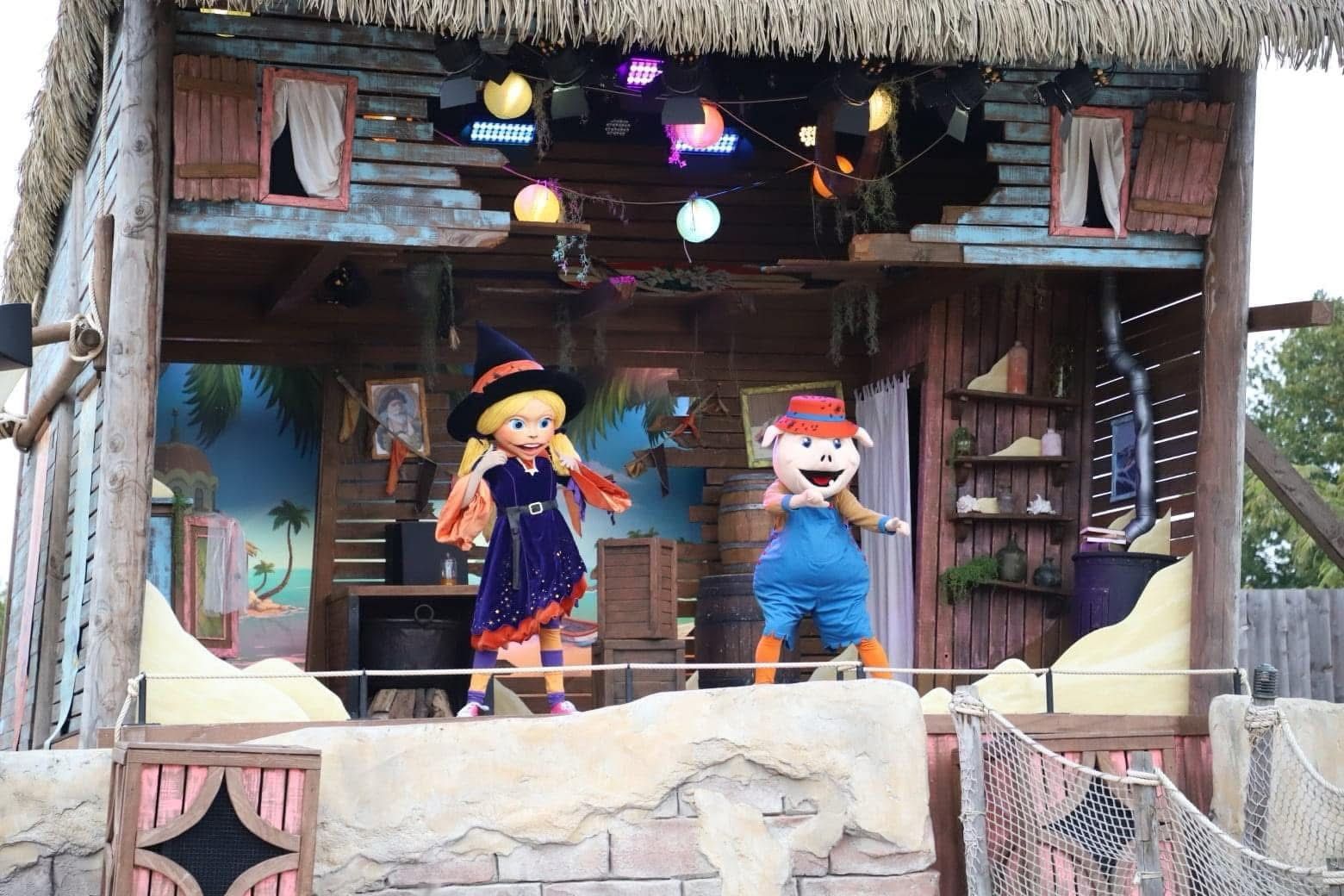 👻In 2021 schreef ik de show ‘Toos & Morrel gaan griezelen’, met daarbij 3 passende Halloweenliedjes voor Attractiepark Toverland!

Ontzettend leuk dat deze show ook dit jaar weer te zien is!🤩 

De hele halloweenperiode is deze vrolijke show te zien in het park. Ga jij mee griezelen met Toos & Morrel?

#Toverland #ToosenMorrel #Schrijver #Attractieparktoverland