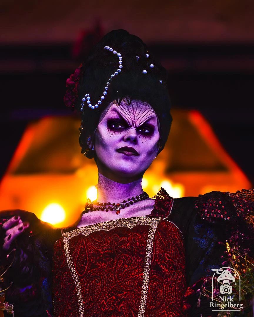 Halloween is gestart in #Toverland, kom jij ook dansen op het vampierenbal? 🦇🥀

fotograaf: Nick Ringelberg 