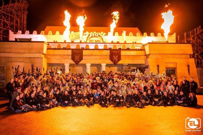 🎃 Halloween Nights in Attractiepark Toverland  👻

De afgelopen weken mocht ik als servicemedewerker meewerken aan de Halloween Nights in Toverland. En wat een avontuur was dat! Van de griezelige sfeer tot de drukte en gezelligheid, geen avond was hetzelfde. 

Natuurlijk waren er ook kleine uitdagingen (regen, drukte en voldoende storingen😅), maar het teamwork en de energie van iedereen maakten het onvergetelijk.

Trots dat ik hier deel van mocht uitmaken! ✨

#Toverland #HalloweenNights