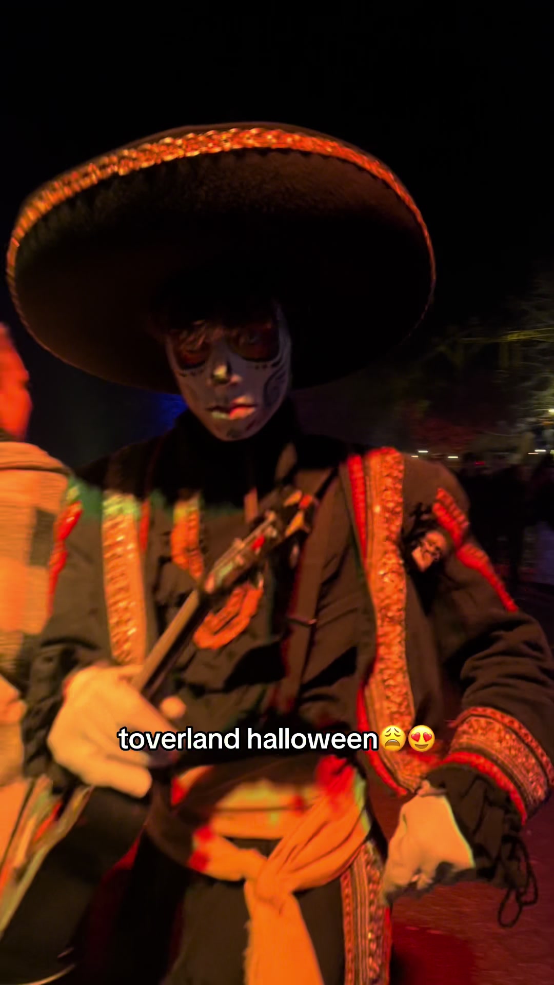 #fy #toverland #halloween #toverlandhalloweennights #diademuertos who’s gonna cast him for the live action coco movie
