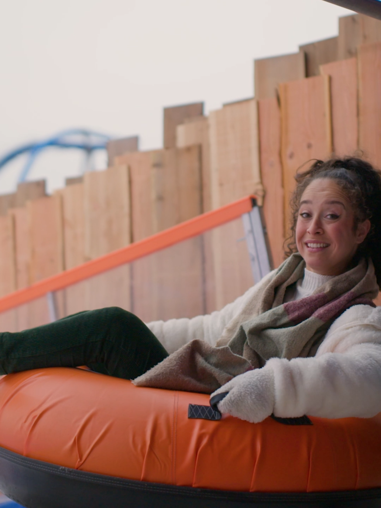 Je moet kiezen: schaatsen of aan de chocolademelk? ⛸️☕ #Toverland #themepark #attractiepark #winter #WinterFeelings #iceskate #hotchocolate