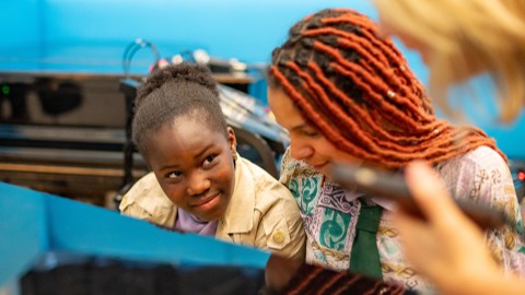 Klassendocenten gezocht!
 💼 8 uur p/w | 📍 Verschillende locaties

Ben jij goed met groepen en heb je een maatschappelijk hart? Wil je kinderen nieuwsgierig maken naar de wereld en ze meenemen in verschillende vakgebieden? Als klassendocent ben jij de spil in hun ToekomstExpeditie, het onderwijsconcept van IMC Weekendschool waar jij invulling aan geeft.

Wij zoeken iemand met o.a.:

 ✔️ Sterke communicatieve vaardigheden
 ✔️ Sterke pedagogische eigenschappen
 ✔️ Ervaring of affiniteit met onderwijs

Mensen van alle opleidingsniveaus (ook studenten) zijn welkom!

Bekijk de vacatures en solliciteer:
▪️Amsterdam: https://lnkd.in/eNeHDQtw
▪️Nijmegen: https://lnkd.in/eAnr3DDZ
▪️Utrecht: https://lnkd.in/eEsfg2q4
▪️Tilburg: https://lnkd.in/eYQSErQd
▪️Groningen: https://lnkd.in/erJUUHZf

#vacature #werkenaangelijkekansen #coördinator #onderwijs